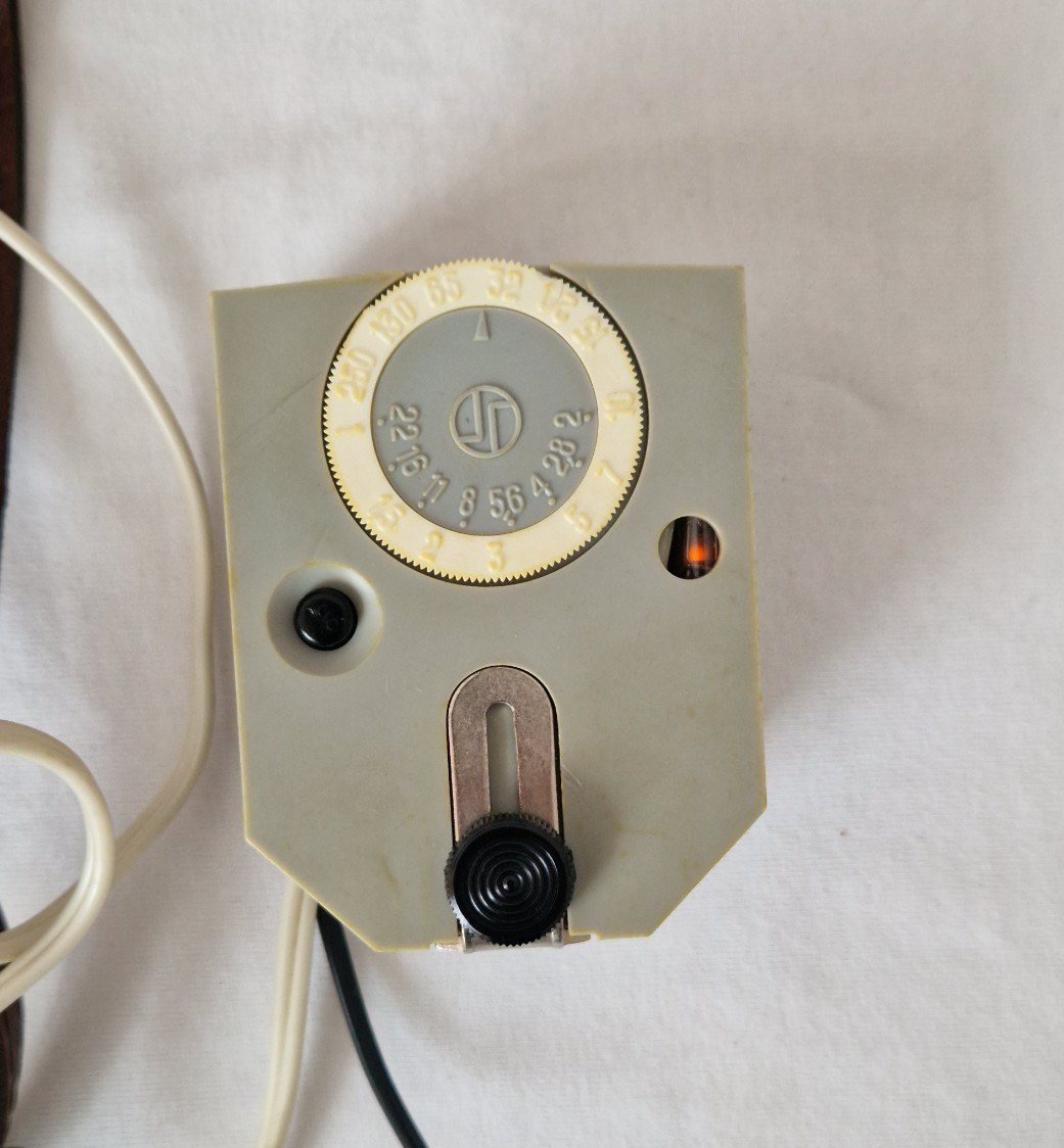 Vintage Soviet Camera Flash “Chaika” USSR 1970s – Fully Working / Leather Case