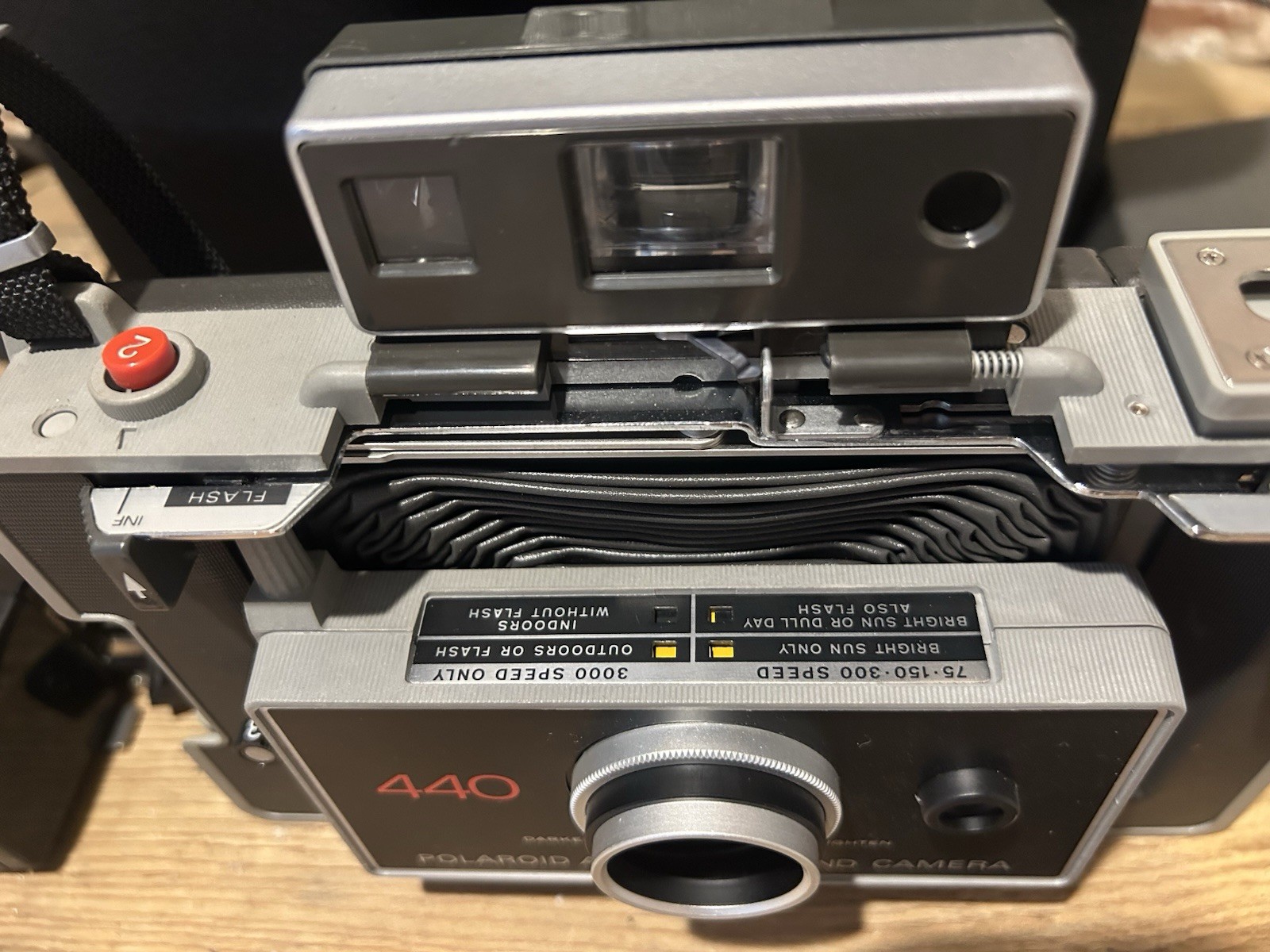 VTG Polaroid Automatic Land Camera 440 Manual Close Up Kit Carry Case Untested