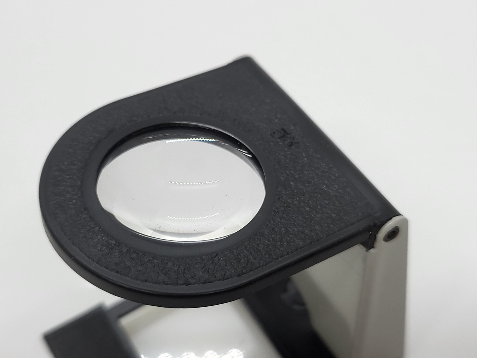 Magnifying device for viewing photographic films and transparencies, 5x USSR