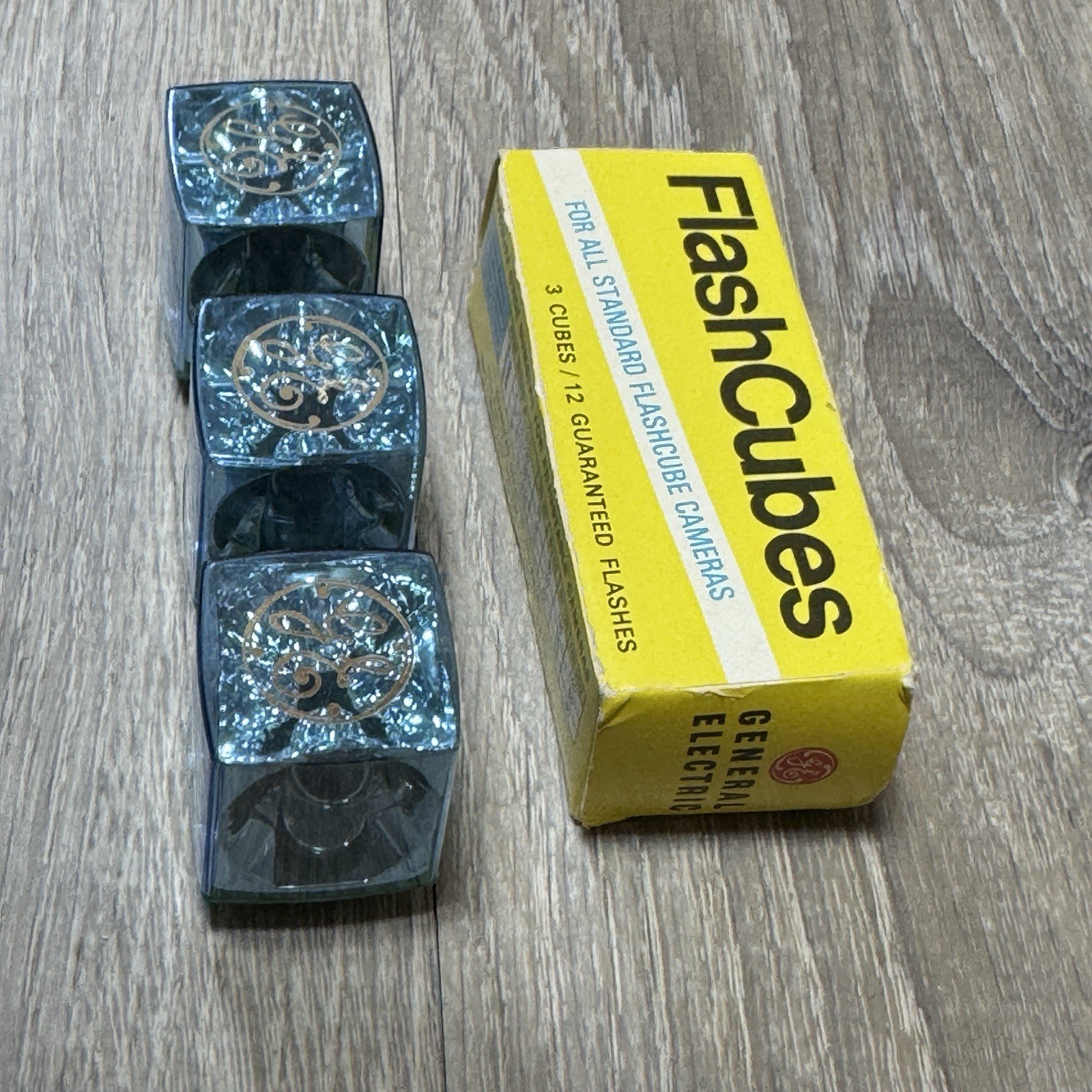 6 Vintage GE Blue Flash Cubes Flashbulbs For Old Cameras Original Packaging USA