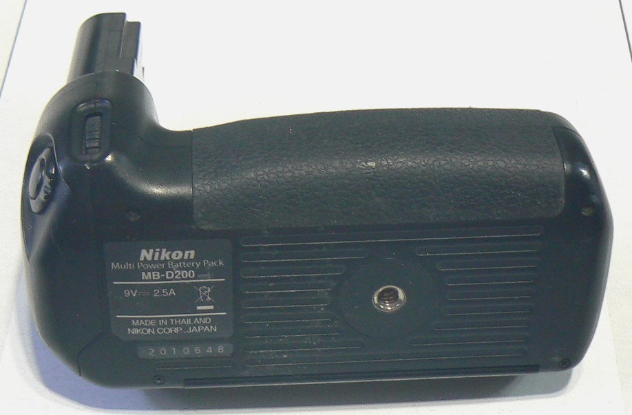 Nikon MB-D200 Multi Power Battery Pack Grip FOR REPAIR DD