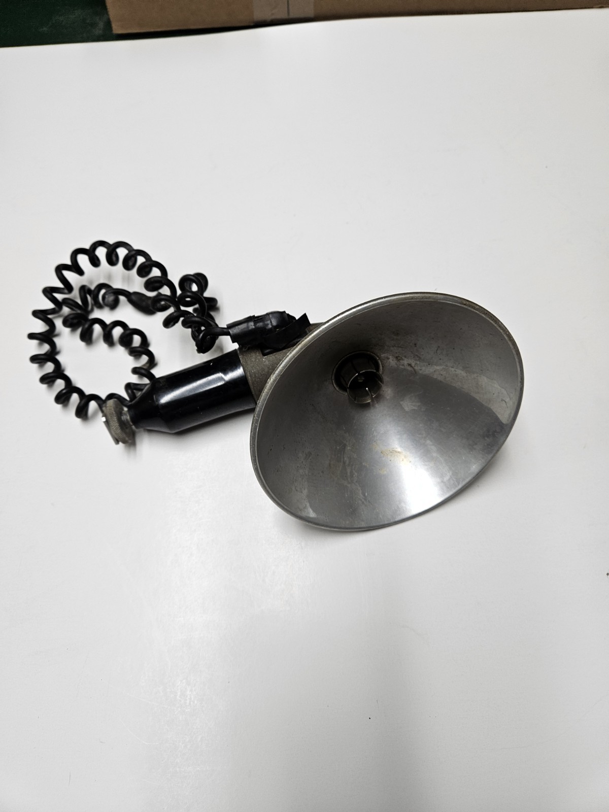 Vintage HR Heiland Shoe Mounted Reflector Flash w/cord for display or parts