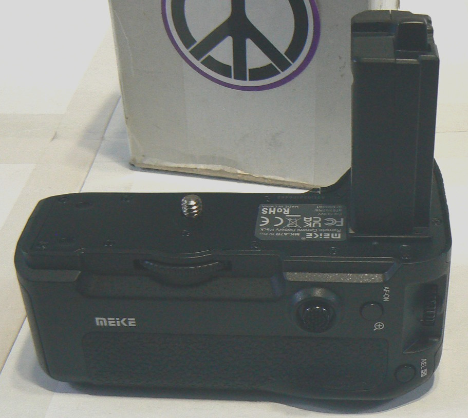 Meike MK-A7R IV Pro Remote Control Battery Pack Grip for Sony a7S3 a7R4 a74