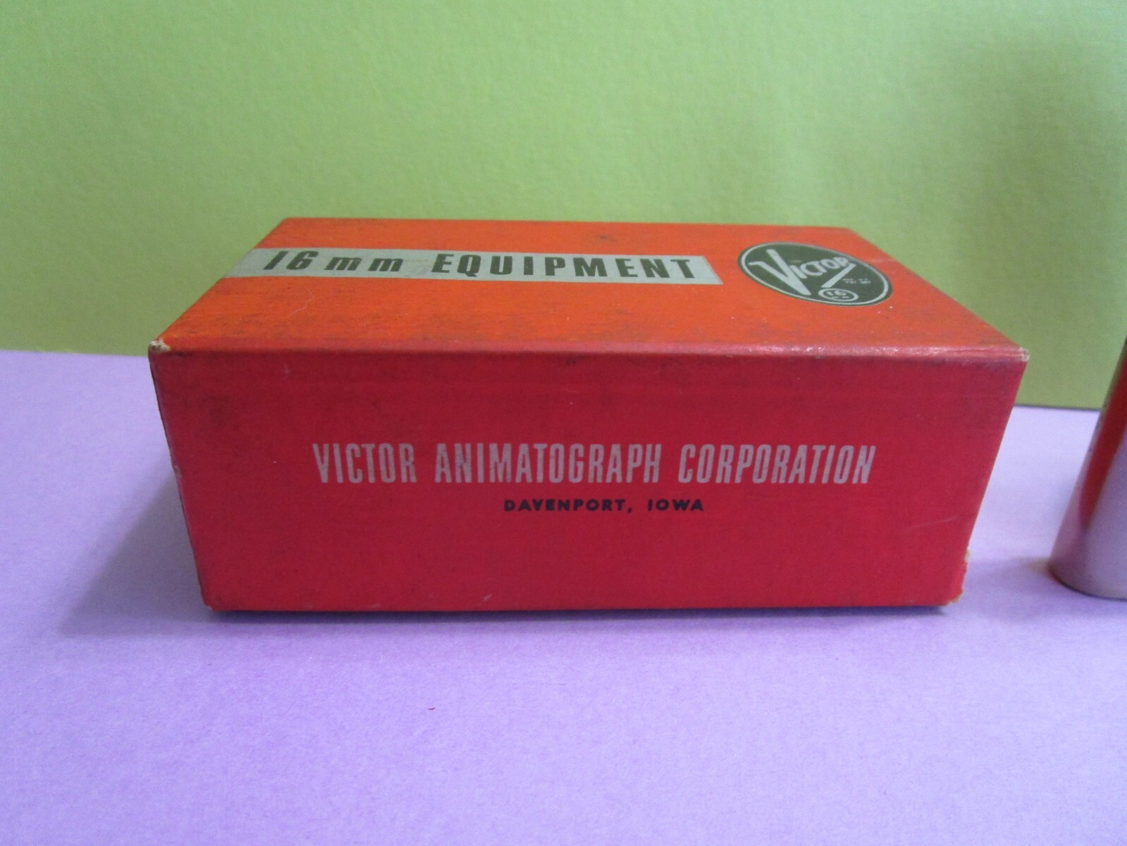 VTG VICTOR 16 MM MOVIE PROJECTOR LUBRICATING OIL KIT. THUMB PUMP OILER