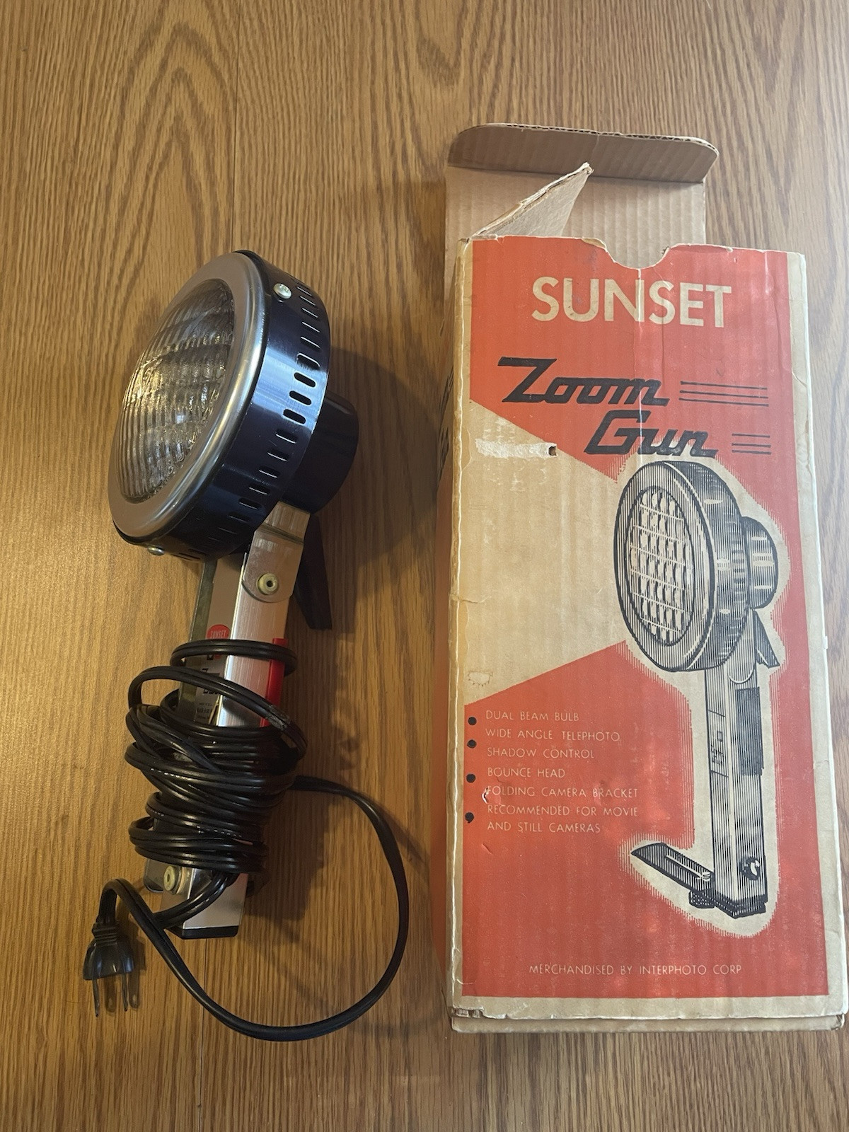 Vintage Sunset Zoom Gun Movie Light Camera Flash 650 Watt Bulb WORKS !