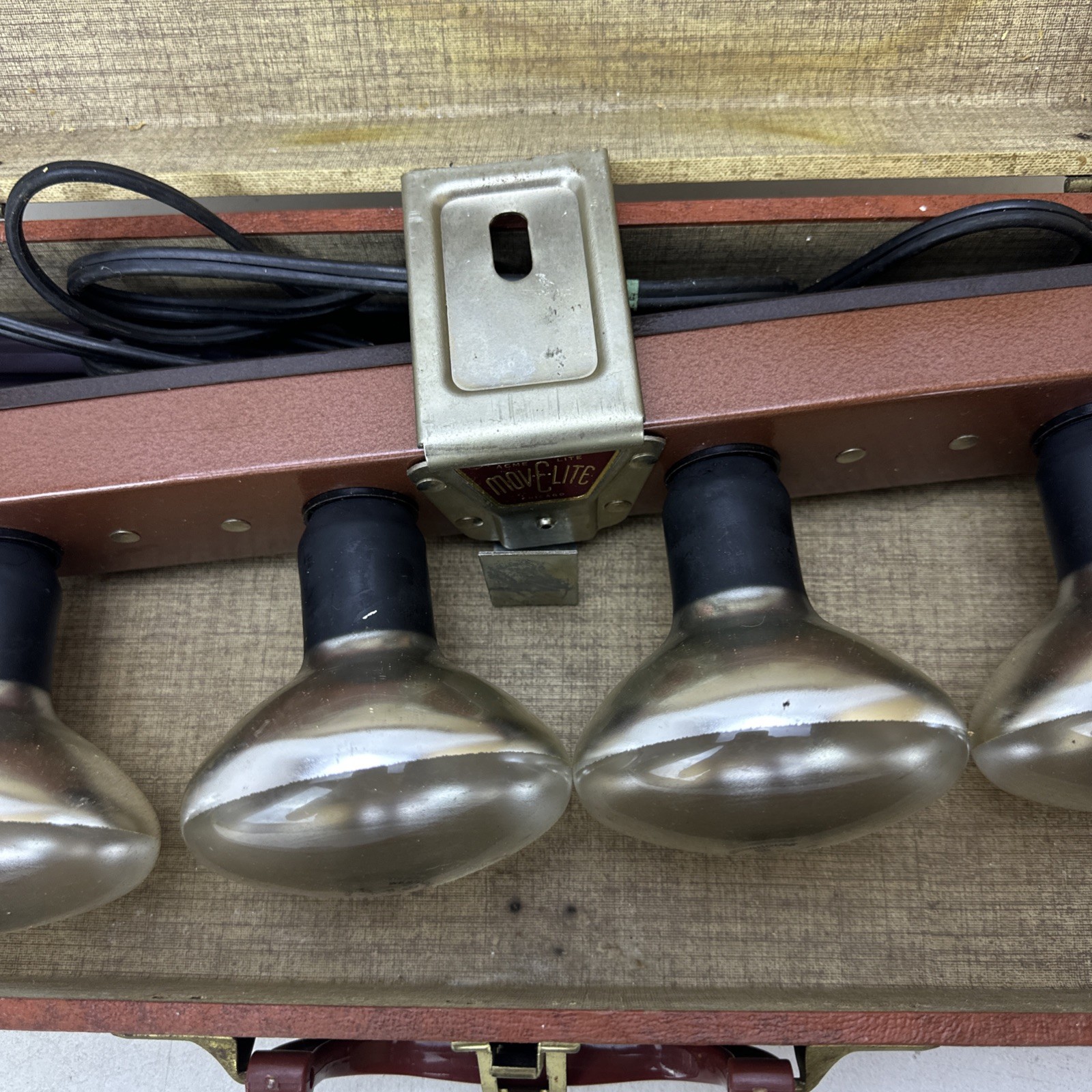 Acme Lite Move Elite Mov-E-Lite 4 Bulb With Metal Carrier Case Red 2 Bulbs Work