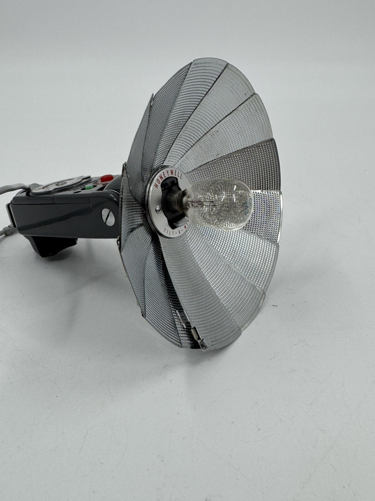 Honeywell Vintage Tilt-A-Mite Camera Flash Gun Collapsible Fan with Bulbs