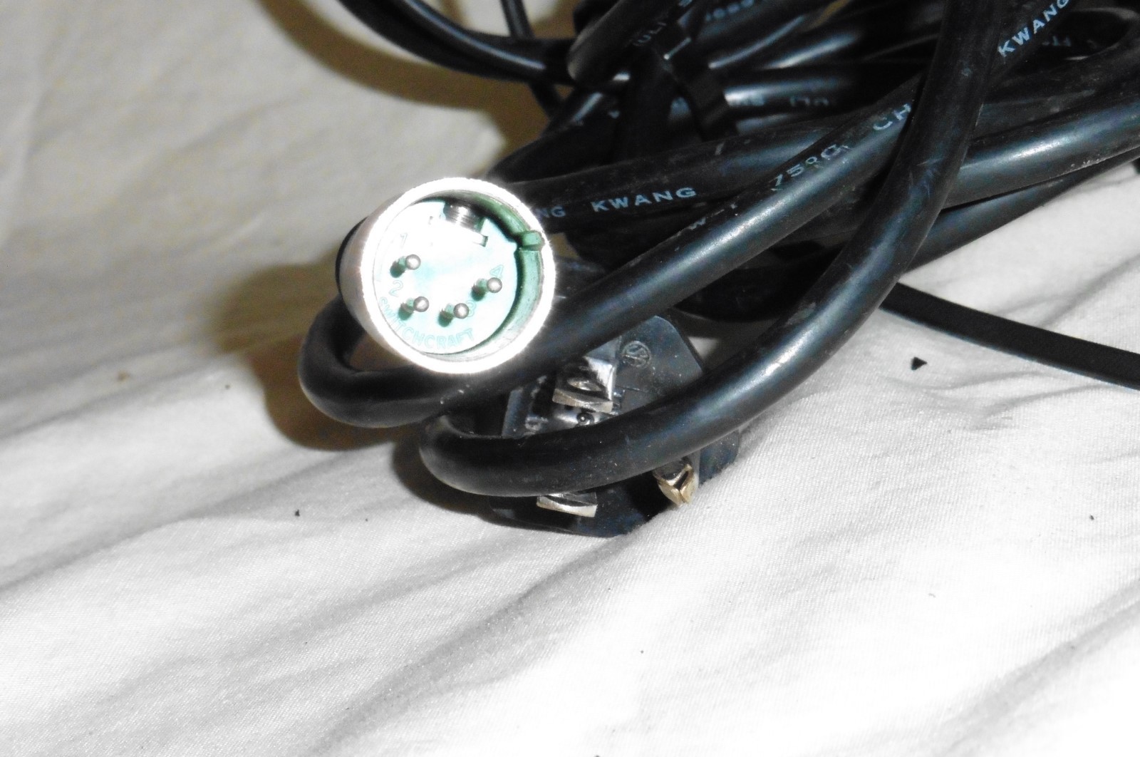 POWER SONIC 12 VOLT 4 AMP BATTERY CHARGER FOR ARRI 4 PIN.