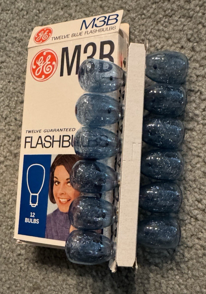 Vintage ~ General Electric (GE) ~ M3B Flashbulbs ~ Box of 12 Peanut Bulbs