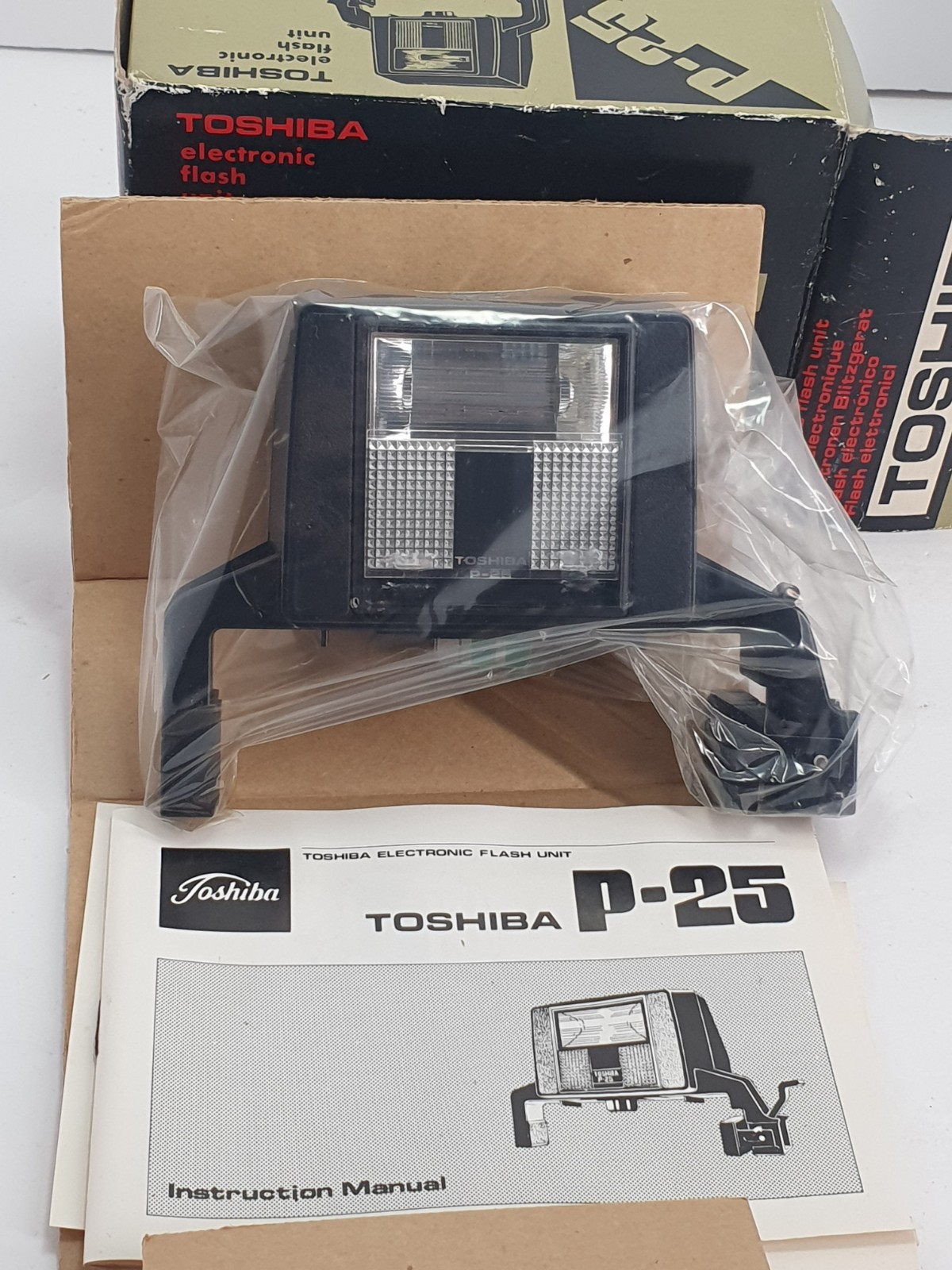 Vintage Toshiba P-25 Electronic Flash Unit For Polaroid Land Camera OneStep