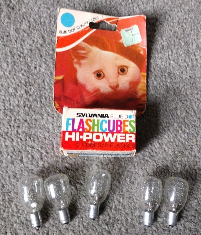 Sylvania Blue Dot FLASHCUBES cubes/5 flashes) Hi-Power Plus 5 Other Flashes