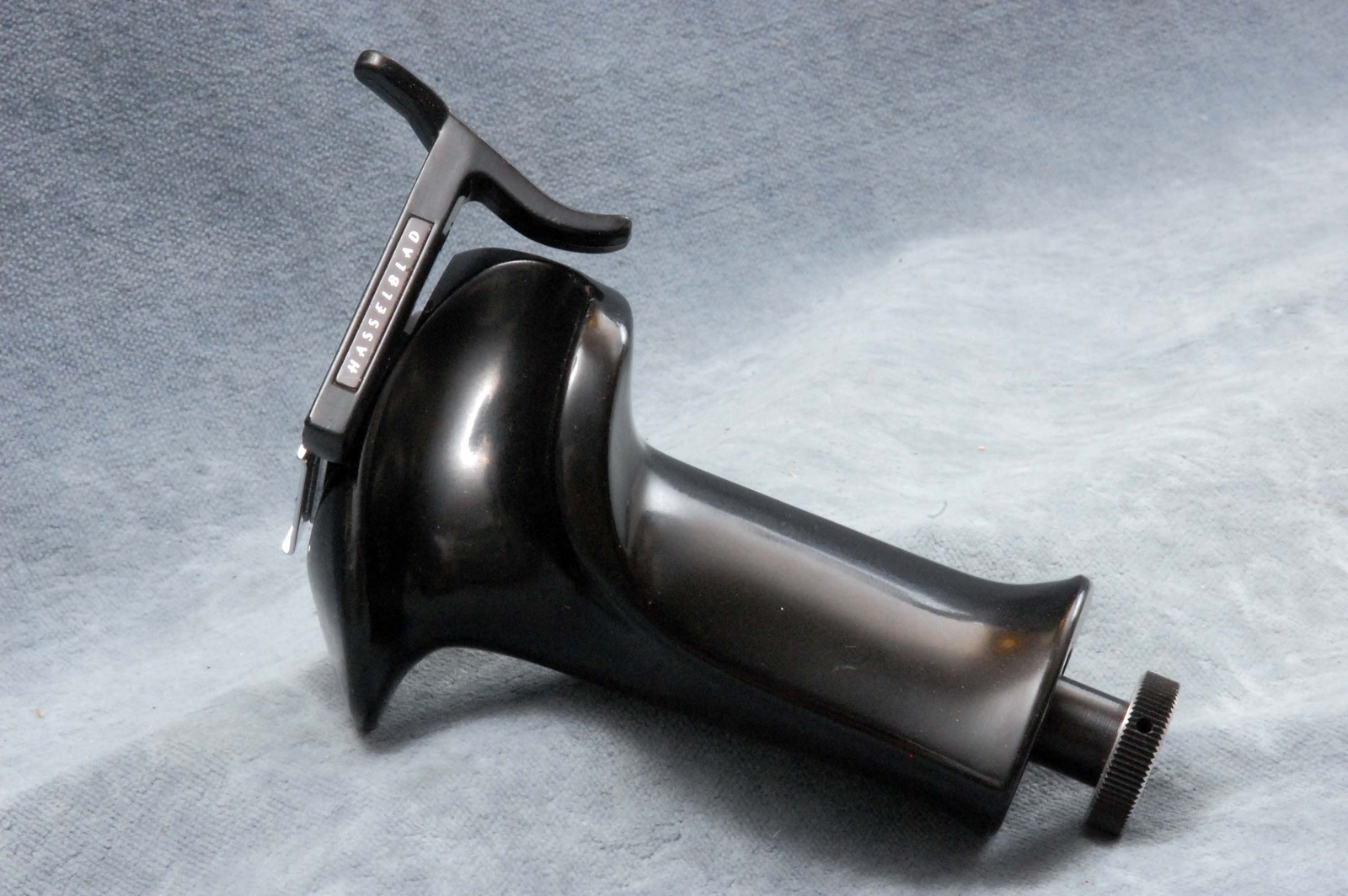 HASSELBLAD 500C PISTOL GRIP – LARGER 3/8″ (DIN) THREADED POST