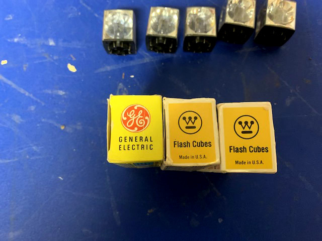 Lot of 13 Flash Cubes, 5 Westinghouse, 2 GE, 6 Sylvania Blue dot