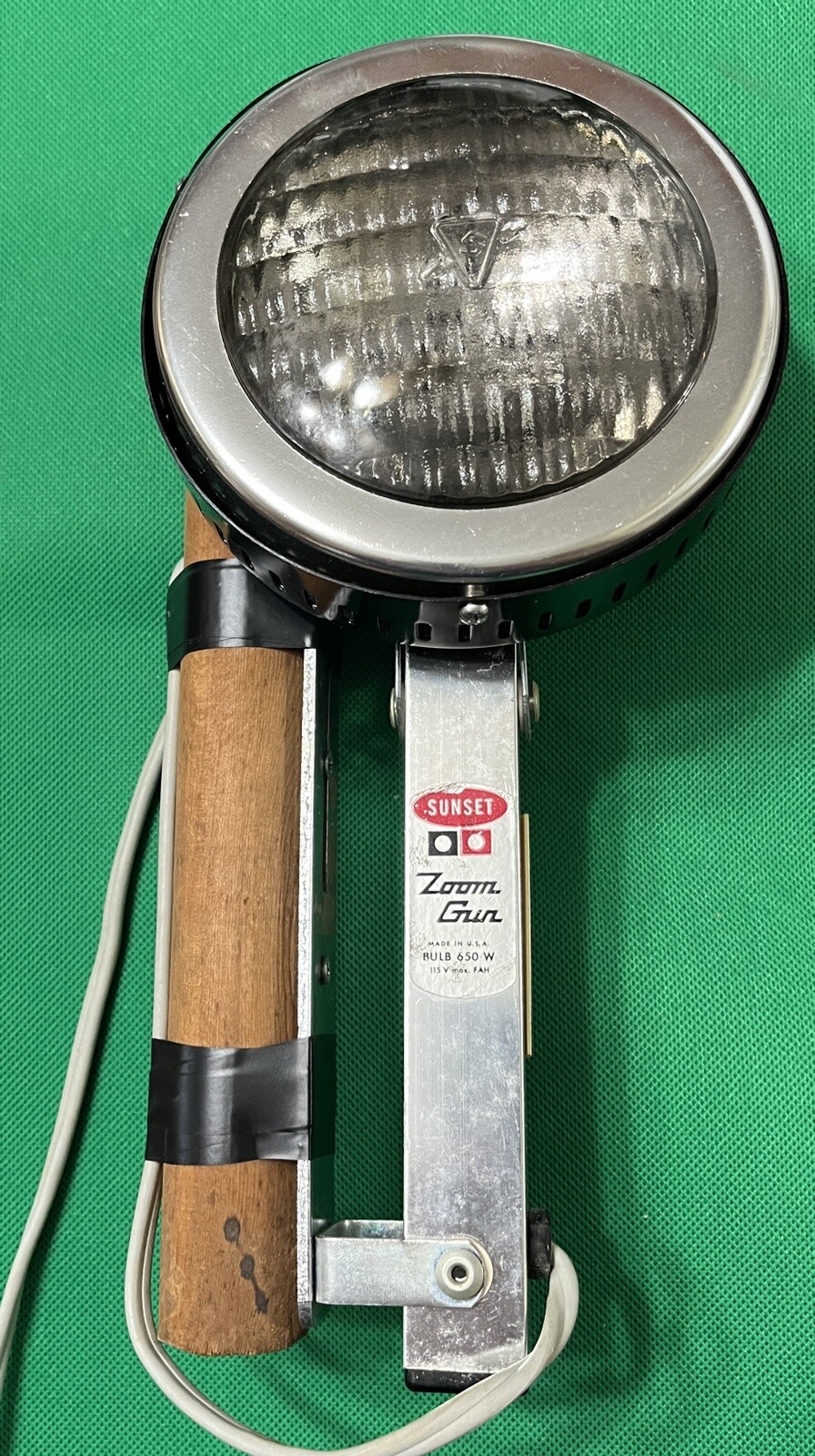 Vintage Sunset Zoom Gun Movie Light in Original Box – Brighter Than The Sun! 😁