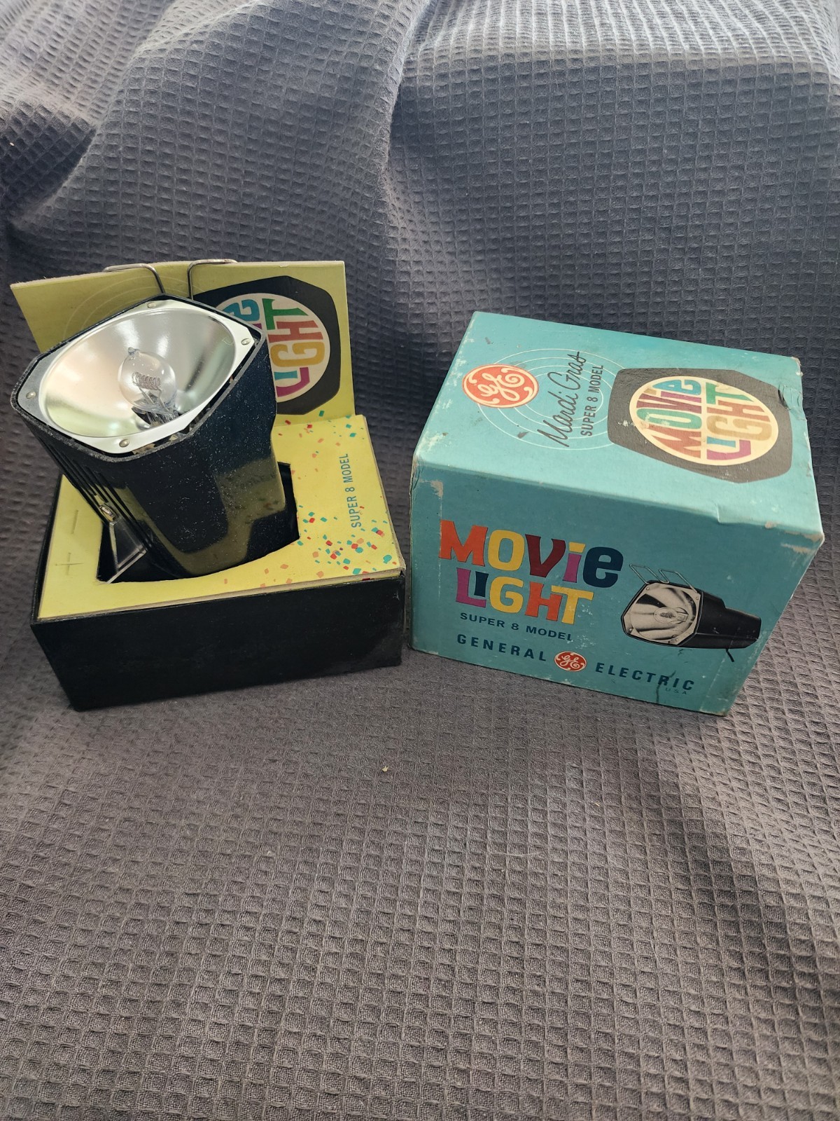 GE Mardi Gras Movie Light Super 8 Model w/ Box Vintage Works!