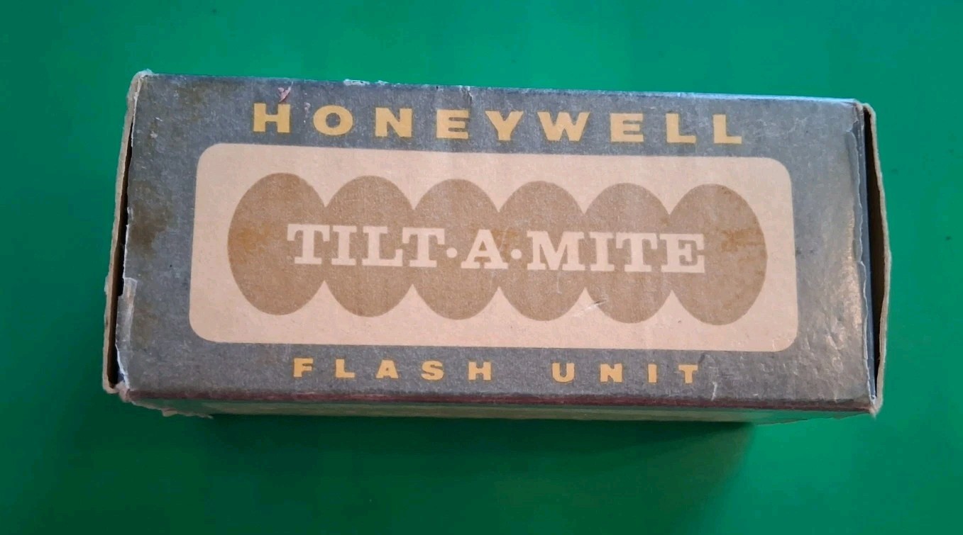 Vintage Honeywell Tilt-A-Mite Flash Unit With Case CAT. NO 219 Photography Flash