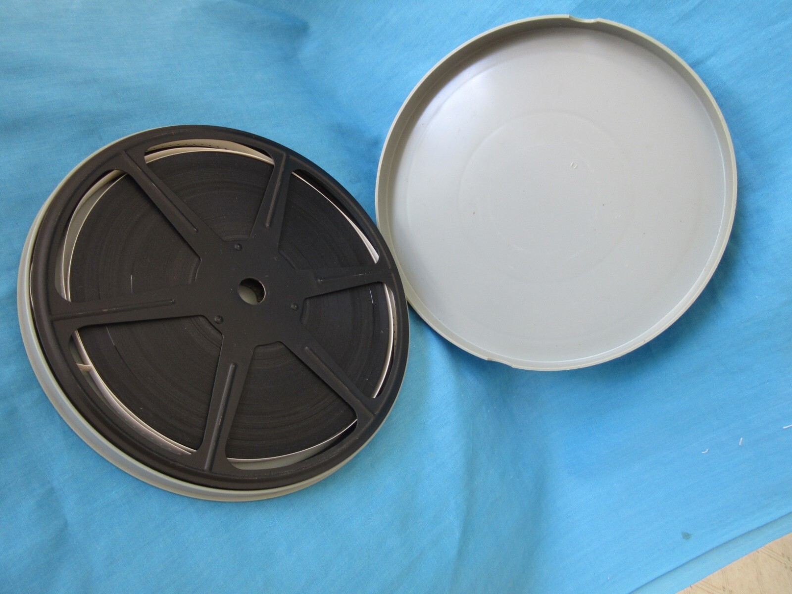 Super 8mm 400ft (7in) Movie Film Reel and Can with Amateur Movies