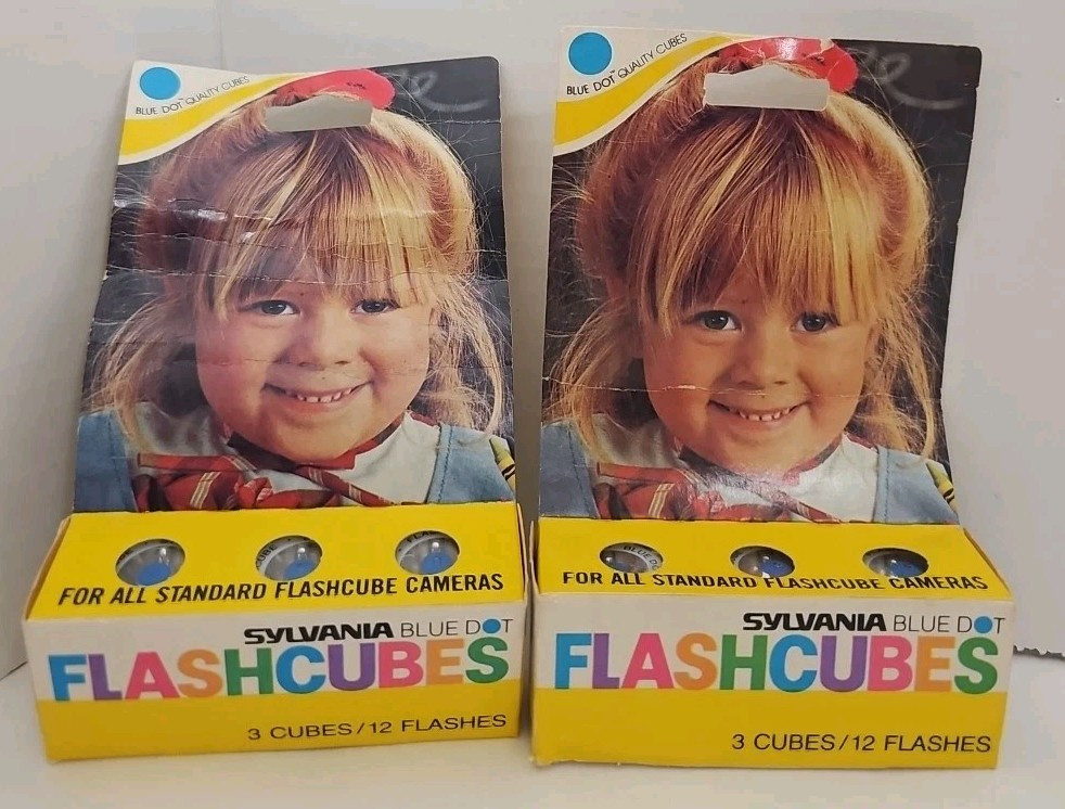 Vintage SYLVANIA BLUE DOT FLASHCUBES – 2 Pack of 3 Cubes / New in Package NOS