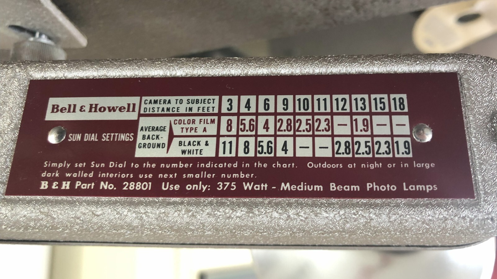 VINTAGE 1960’s BELL & HOWELL INDOOR LIGHT BAR w/ ORIGINAL STORAGE CASE (MINT)