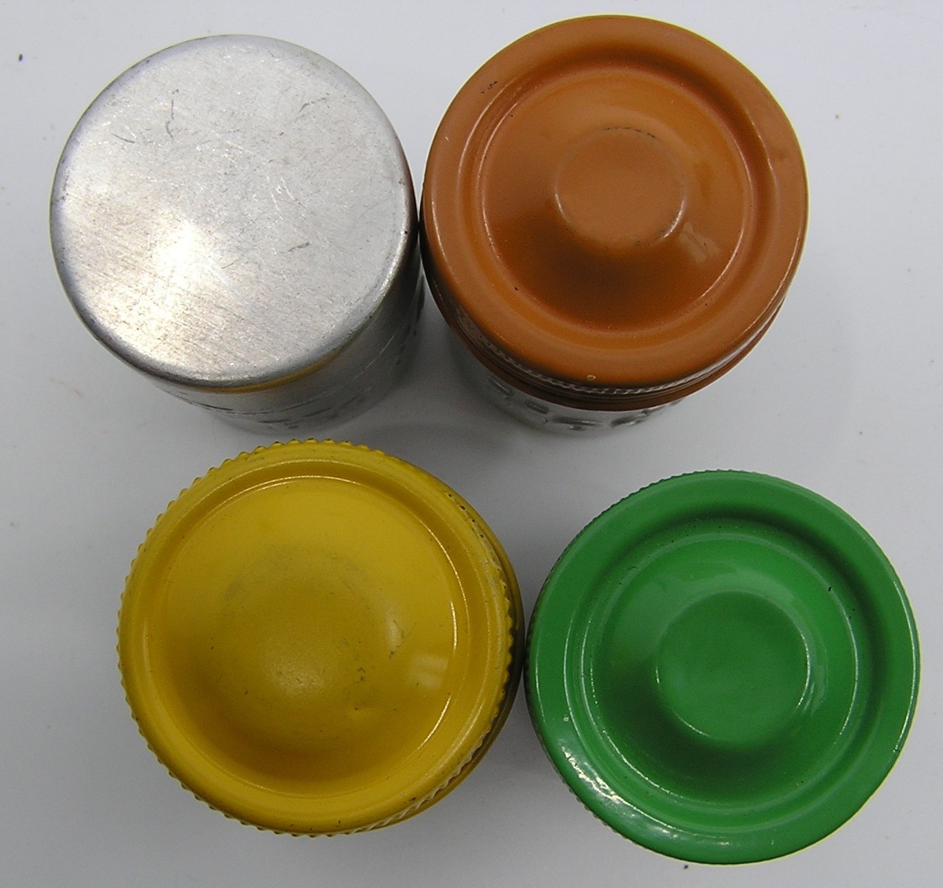 10 Vintage Kodak Embossed 35 MM Metal Tin Film Empty Canisters & 4 Films