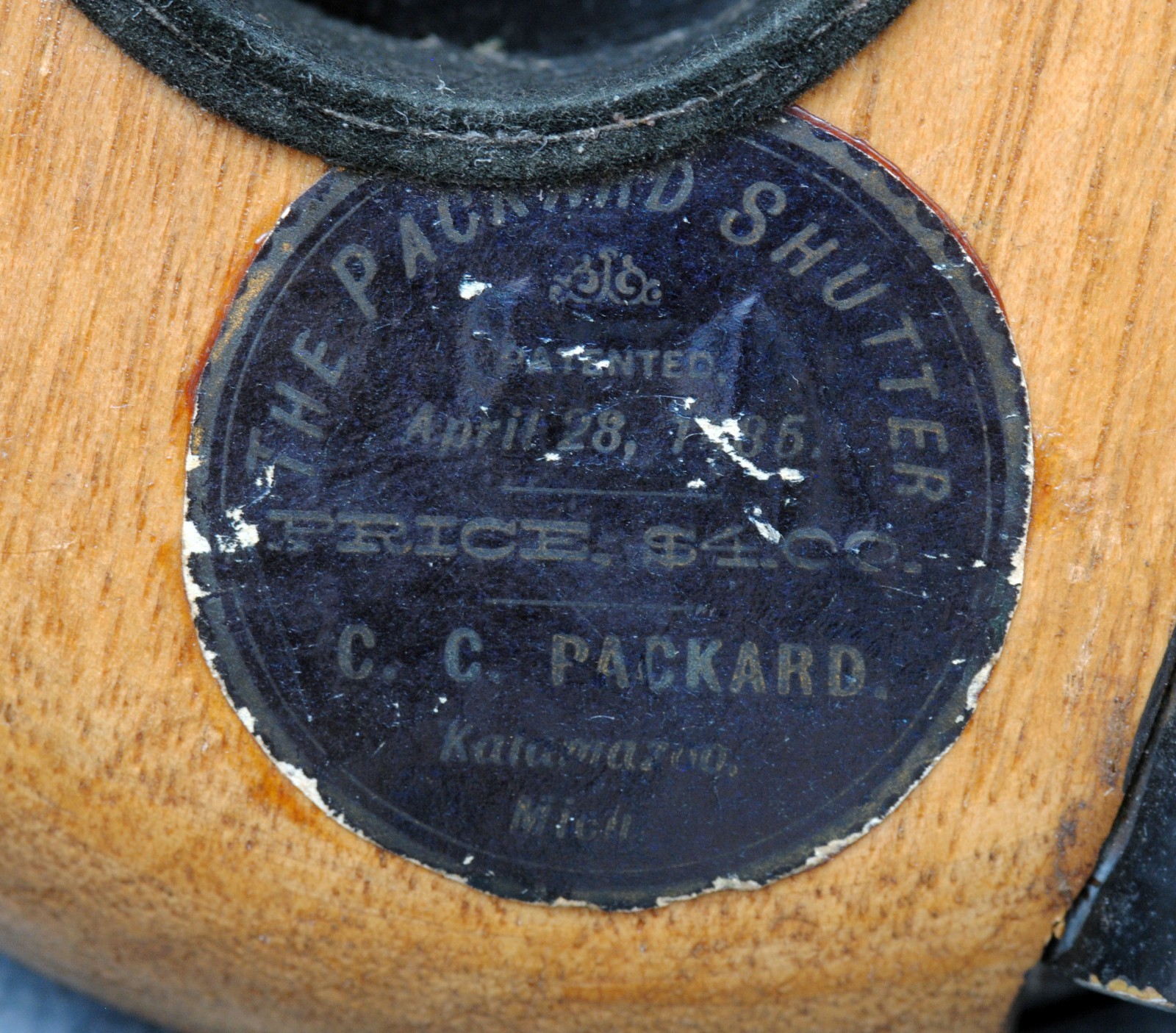 UNUSUAL VINTAGE ROUND WOODEN PACKARD CAMERA SHUTTER – 1880s?
