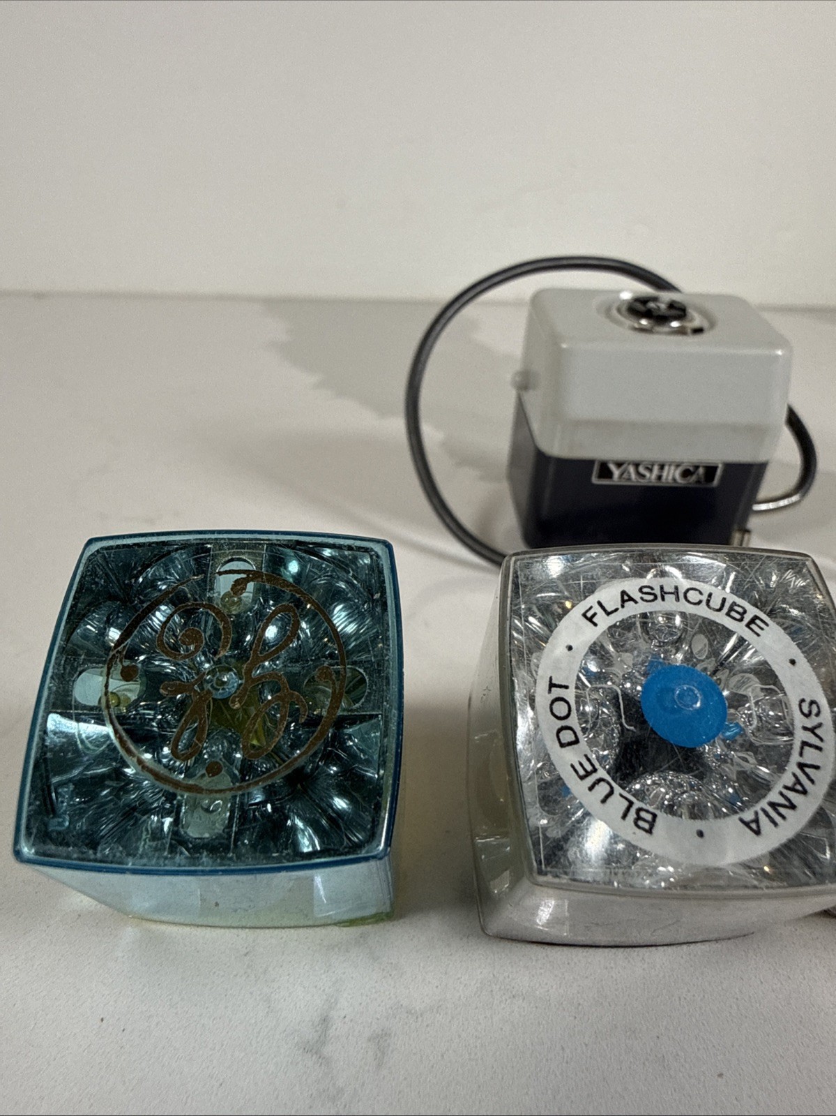 GE Flash Cube And 3 Sylvania Blue Dot Cubes And Holder* Untested*