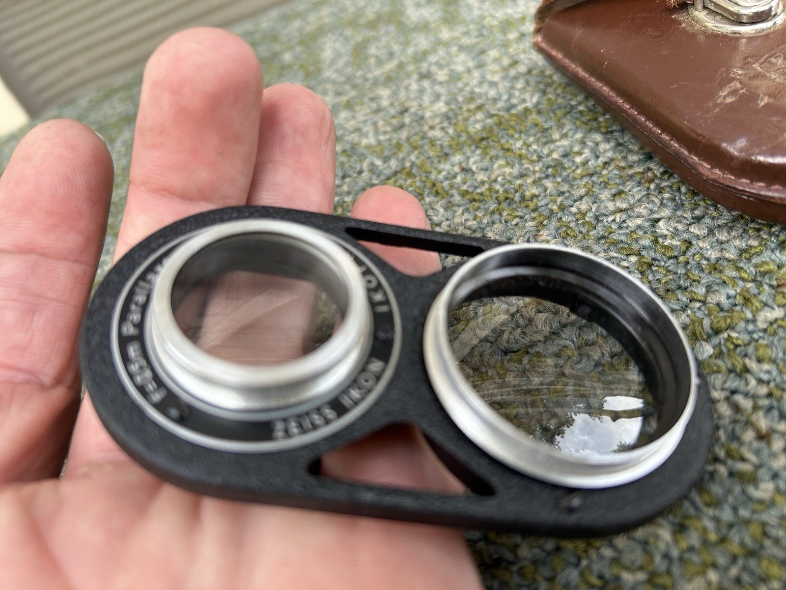 Zeiss Ikon ‘Ikoprox F=0.5m Parallax Correct Close Up Lens Attachment With Case
