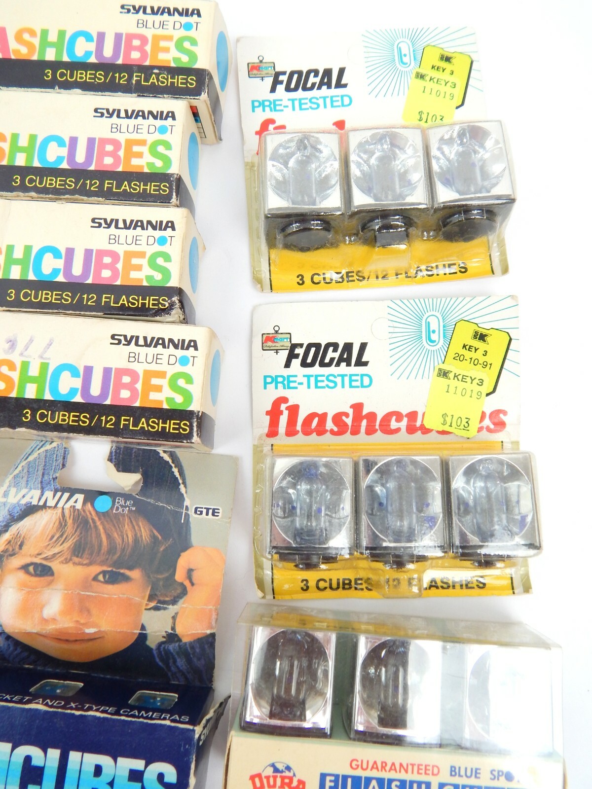 2A Vintage Lot 32 Flashcubes Blue Dot Camera Bulbs In Boxes GE Focal Dura More!