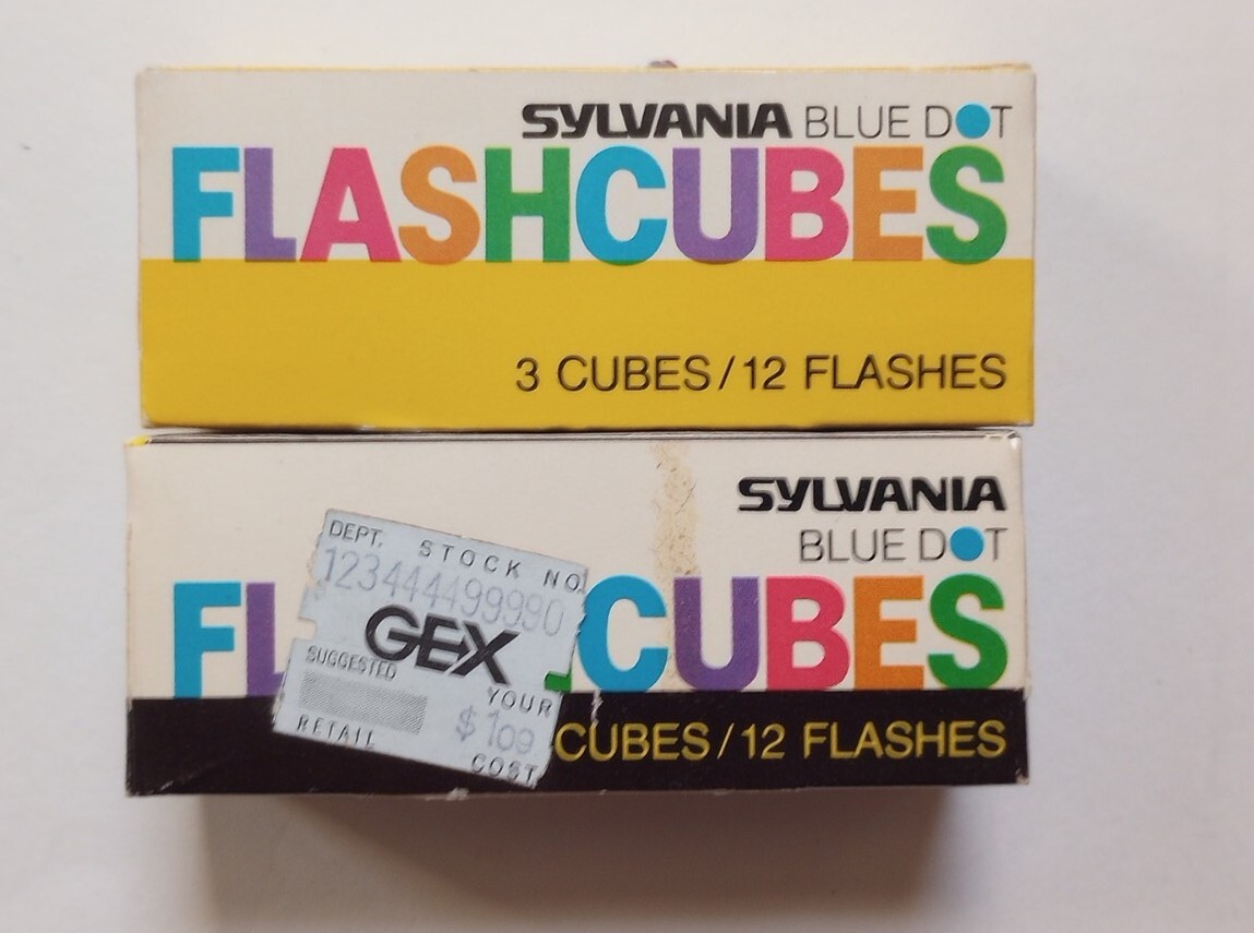 2 Vintage Sylvania GTE Blue Dot Flash Cubes 3 Pack & 1 Pack Radiant Flash Cubes
