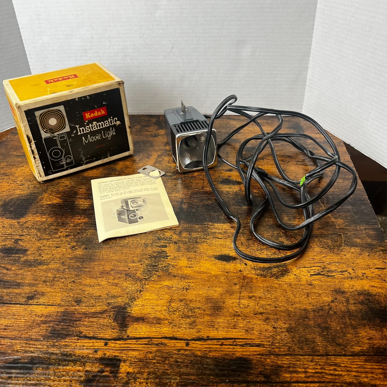 Vintage Kodak Instamatic Movie Light Model 1 No. D375 in Box Needs New Bulb