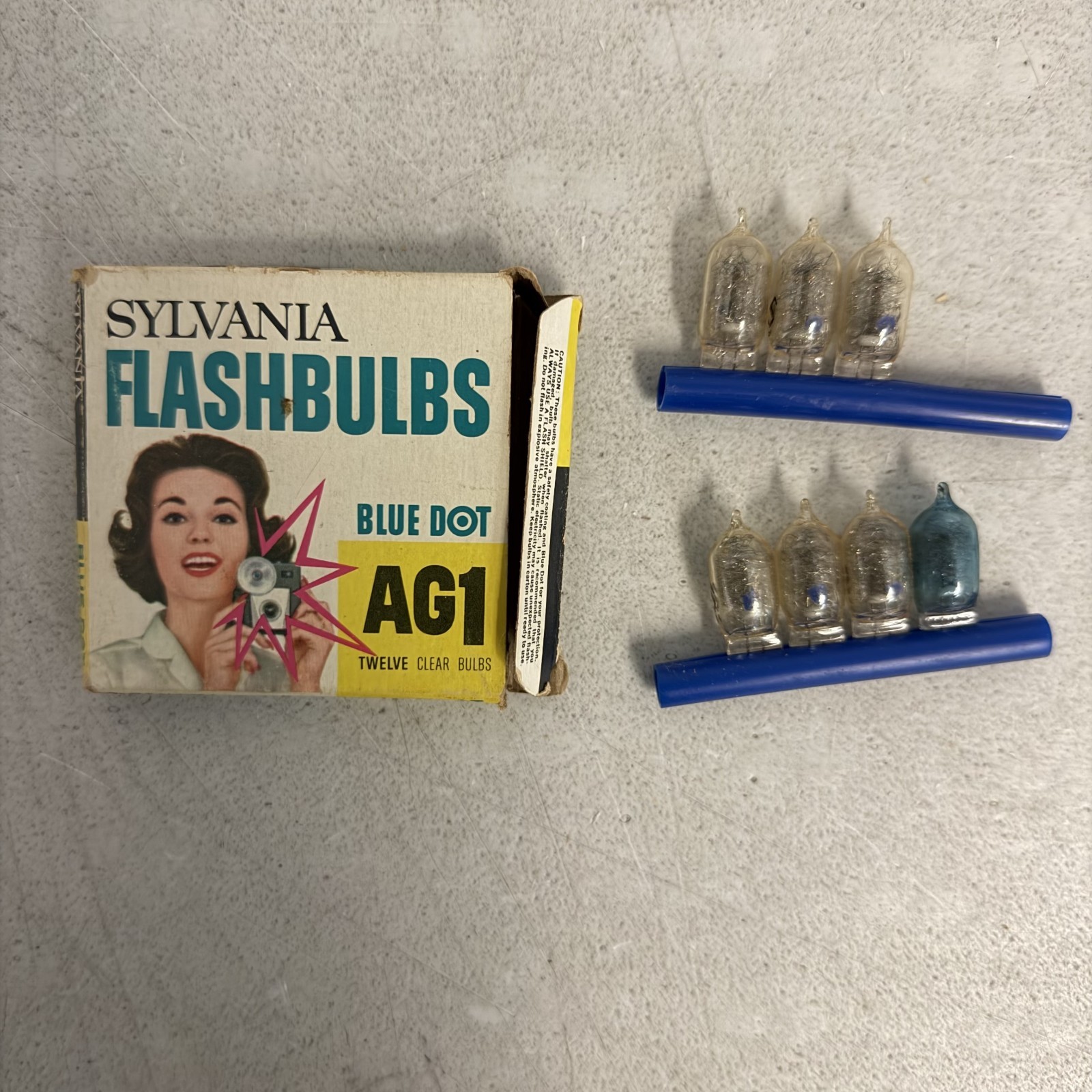Sylvania Blue Dot AG1 Flashbulbs Vintage Open Box 7 Bulbs Partial Pack
