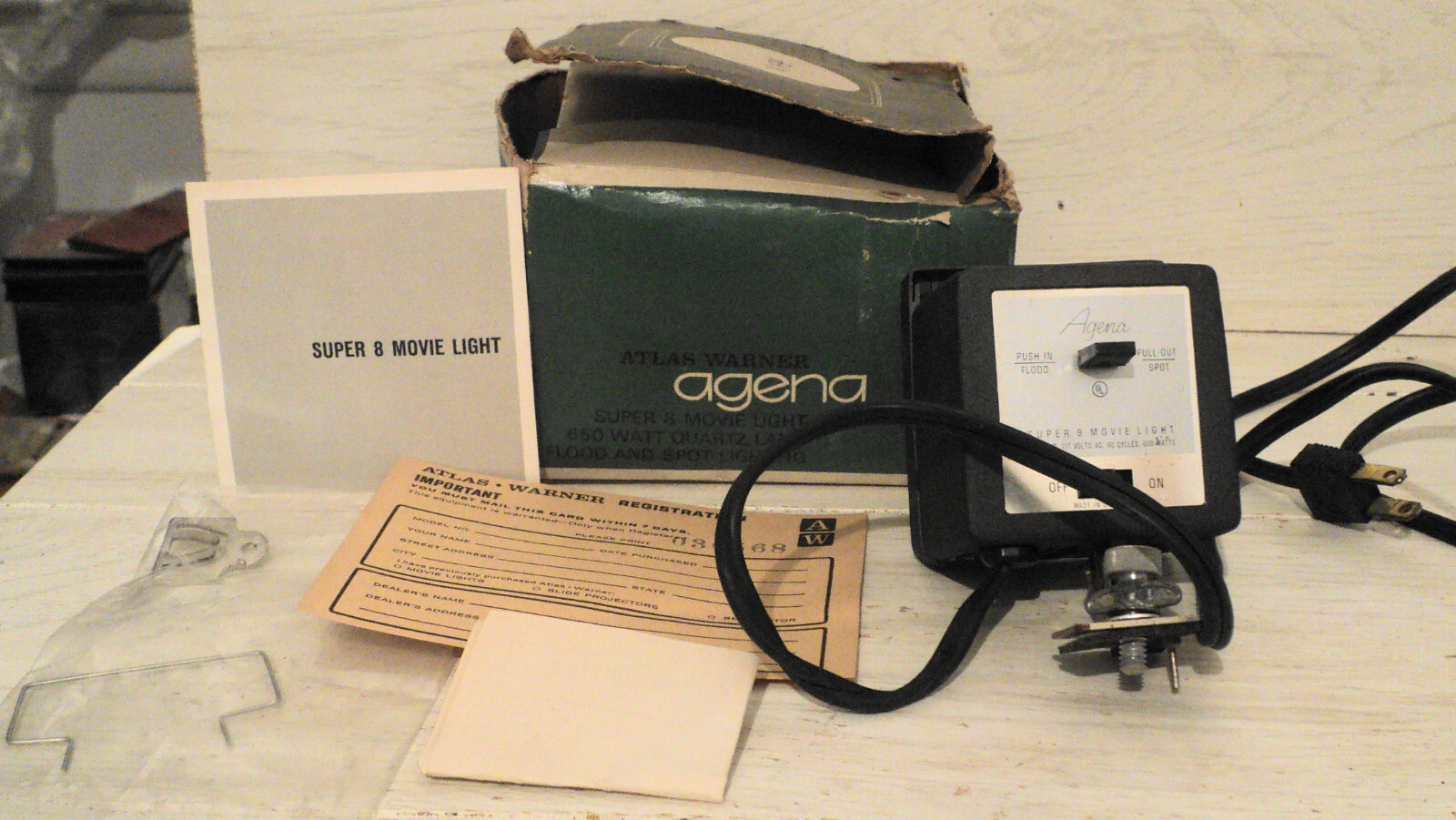 Vintage atlas Warner Agena Supe 8 Movie LIght 650 Watt Quartz Lamp Flood Spot