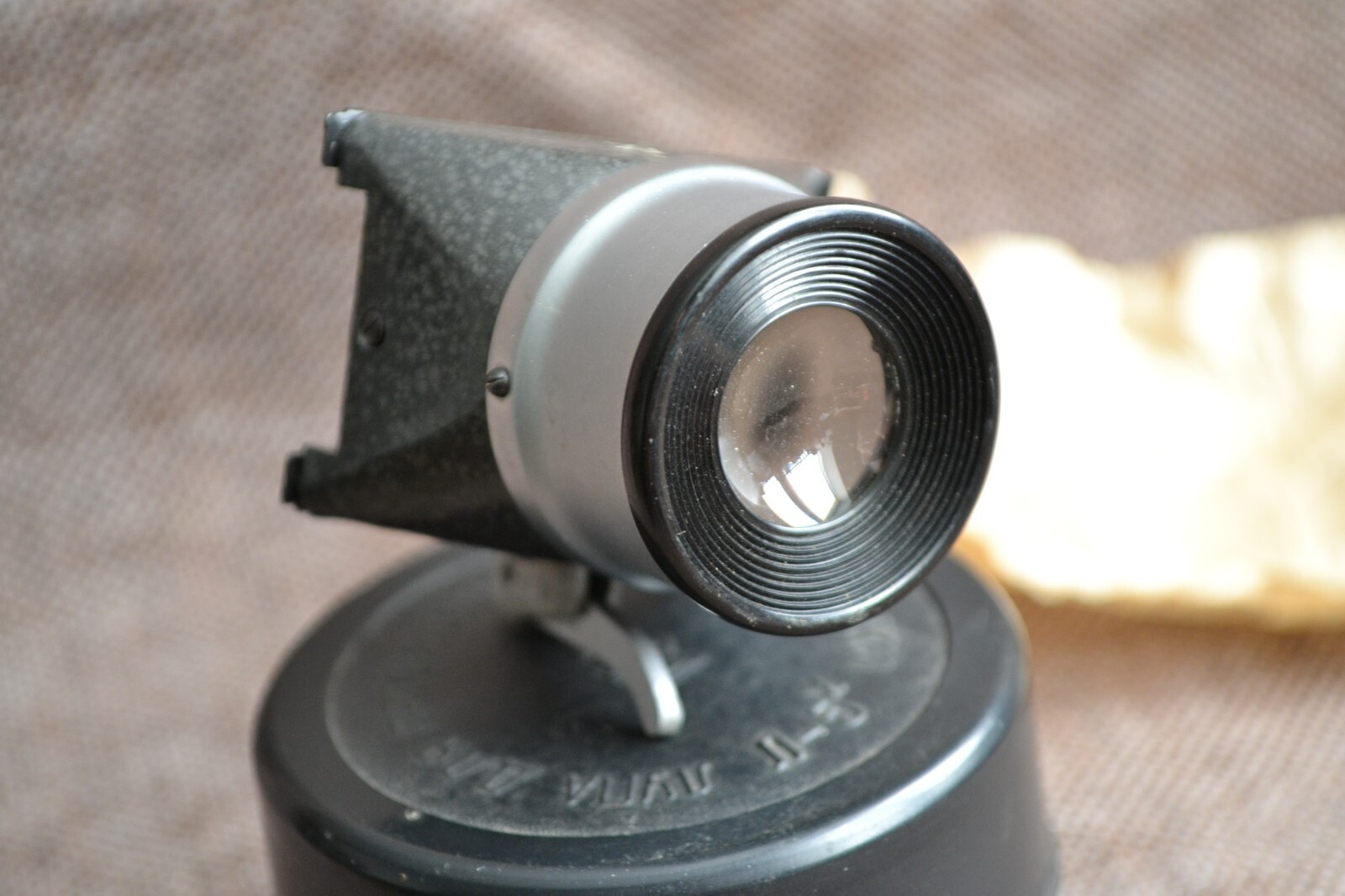 Vintage iron Magnifying Loupe L-5 For Viewing Film Frames USSR
