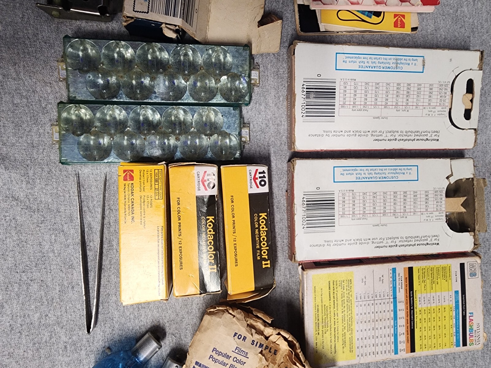 Vintage Lot of Assorted Flashbulbs for Vintage Cameras Some in Packages Great
