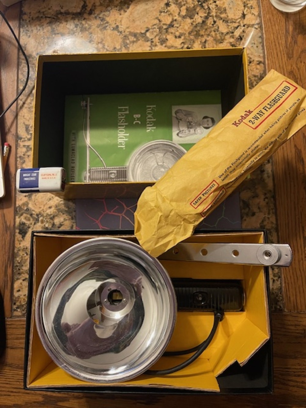 VTG Kodak B-C Flasholder w/ Lumaclad Reflector, Box, Bracket, Booklet 22V battry
