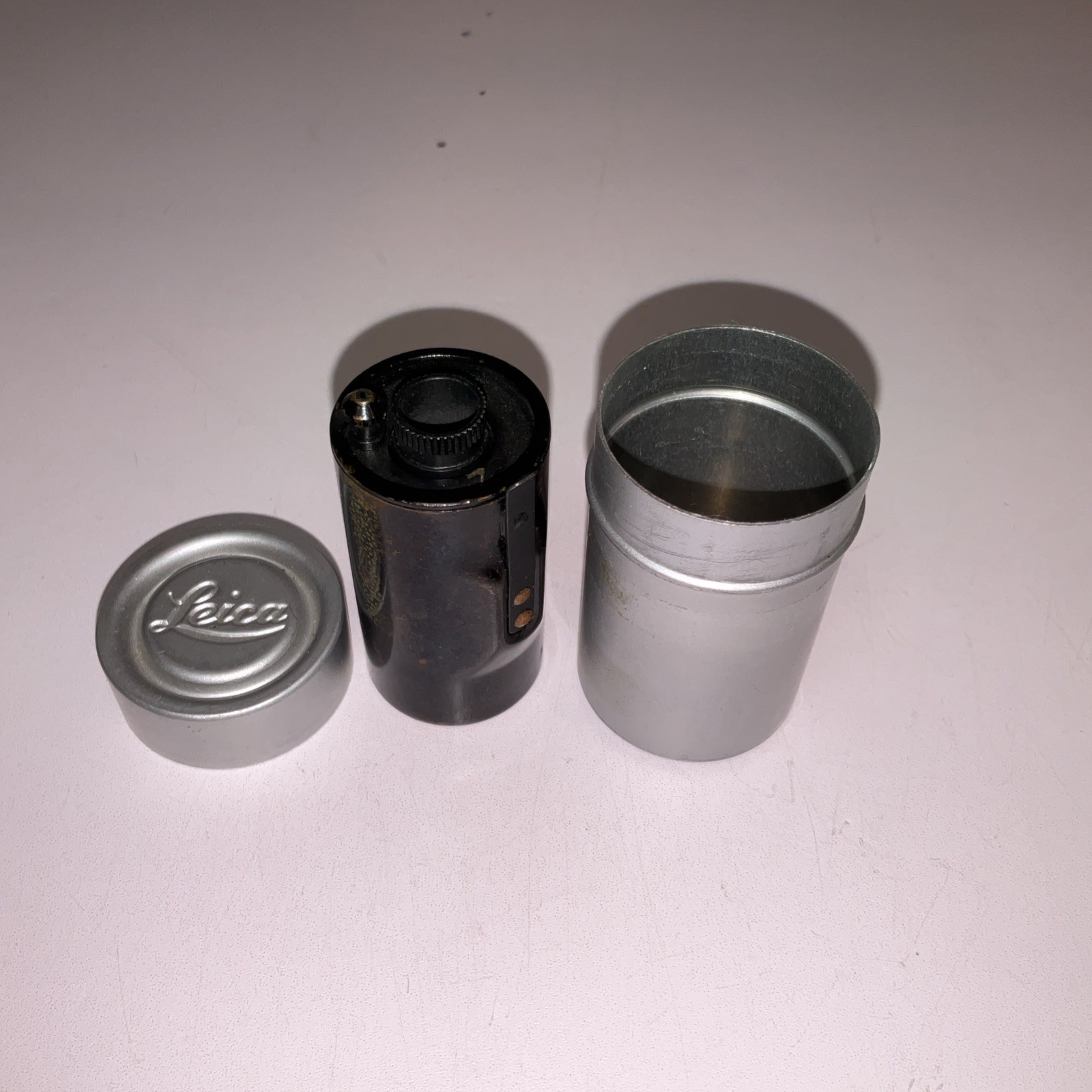 Vintage Leica Leitz Wetzlar Germany Reloadable 35mm Film Cassette w/ Metal Case