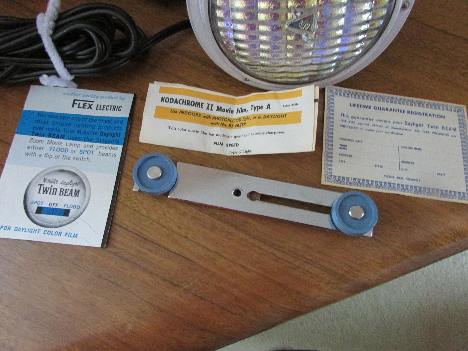 VINTAGE BOXED MOBILITE TWIN BEAM ZOOM SPOT TO FLOOD DAYLIGHT MOVIE SYLVANIA LAMP