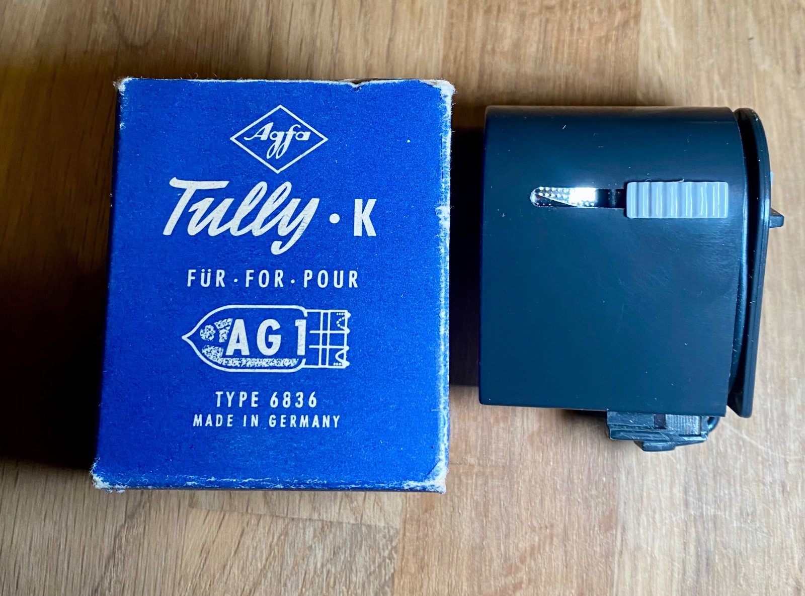 Lot Of Vintage AG1 & AG1B Flash Bulbs & AGFA Tully-K Flash Unit Holder