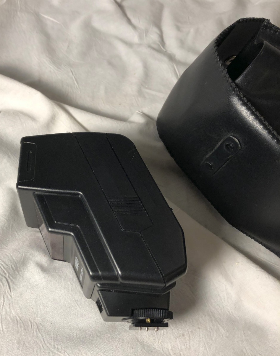 Minolta Maxxum 2800 AF Shoe Mount Flash w/ Black Case For Camera