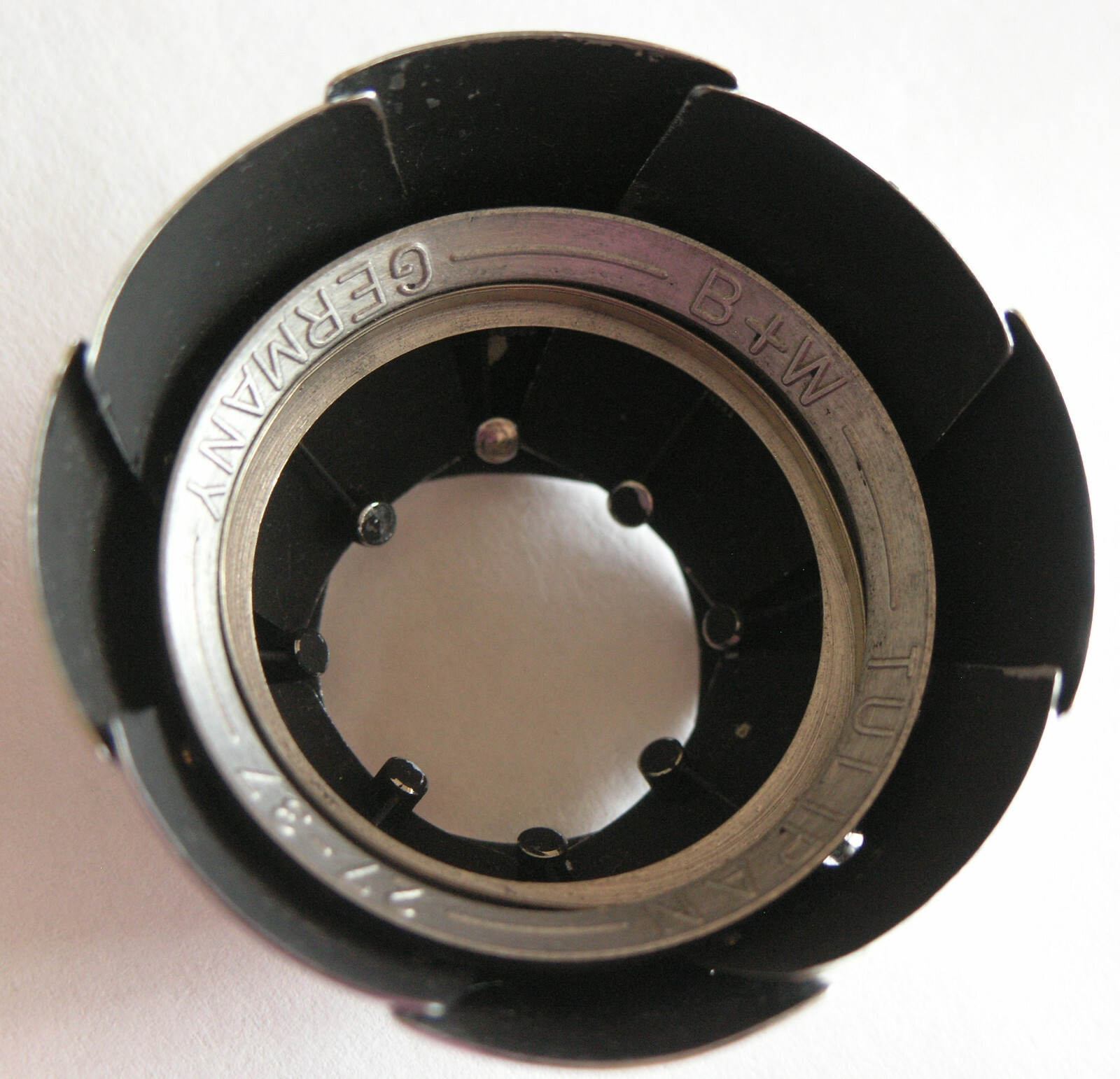 B+W TULIPAN spring-loaded metal Lens Shade for 27-37mm push-on mount+Zeiss case