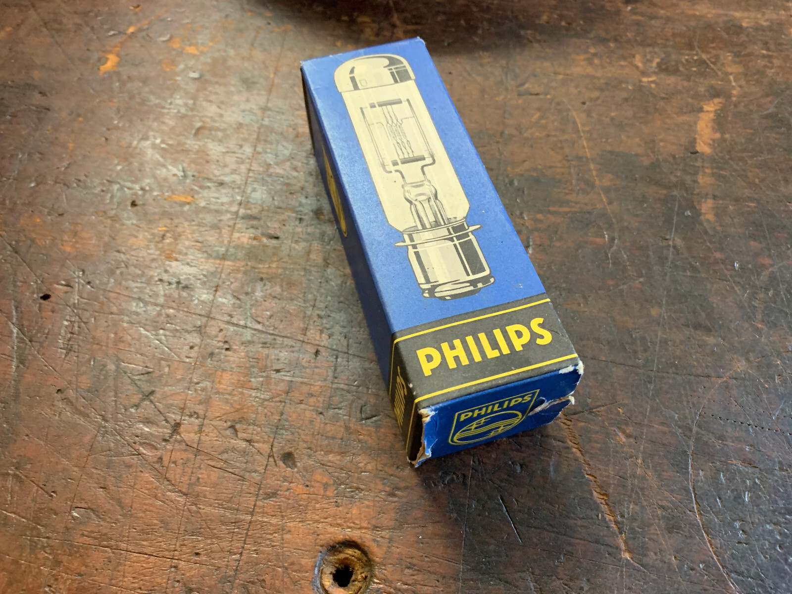 PHILIPS PROJECTOR LAMP 3.5V 100W P28 TYP.7213C/05 CAP DOWN MADE IN HOLLAND