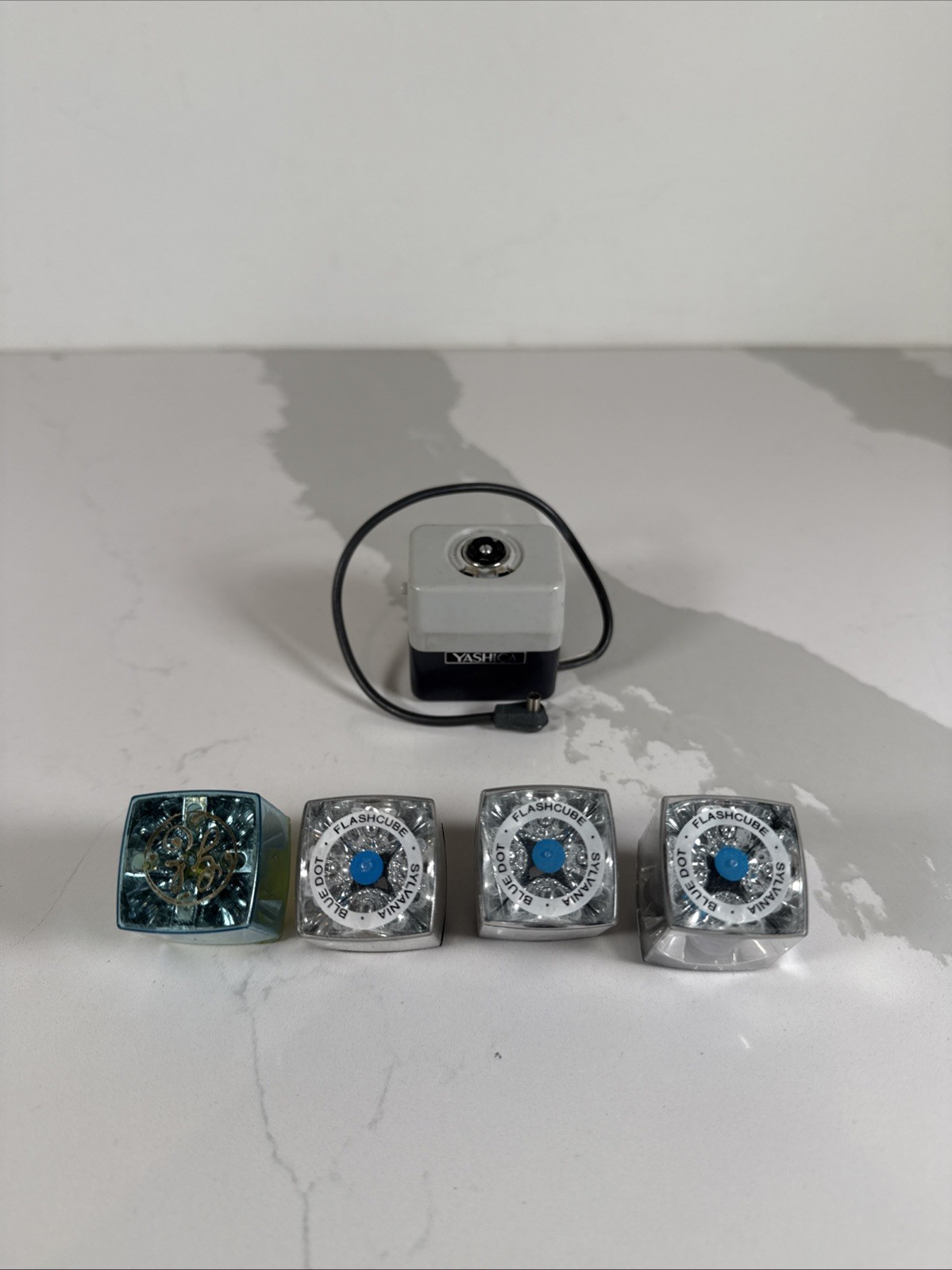 GE Flash Cube And 3 Sylvania Blue Dot Cubes And Holder* Untested*