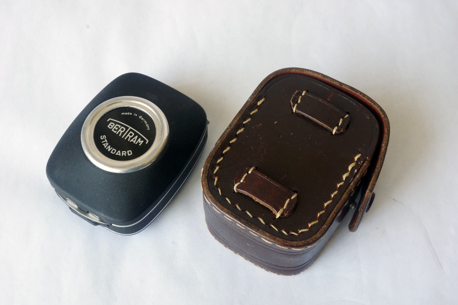 BERTRAM STANDARD LIGHT, EXPOSURE METER with Leather Case Made in Germany as is