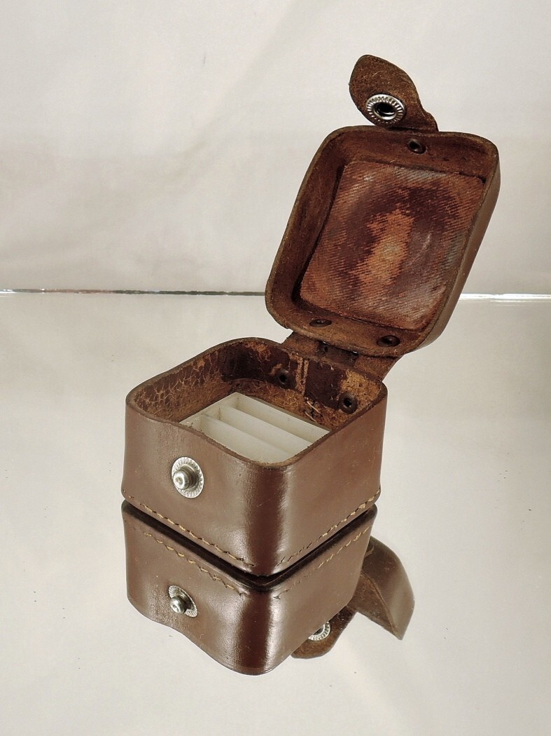 FLEXARET MEOPTA Leather box for a square lens hood B40 and four filters B36 used
