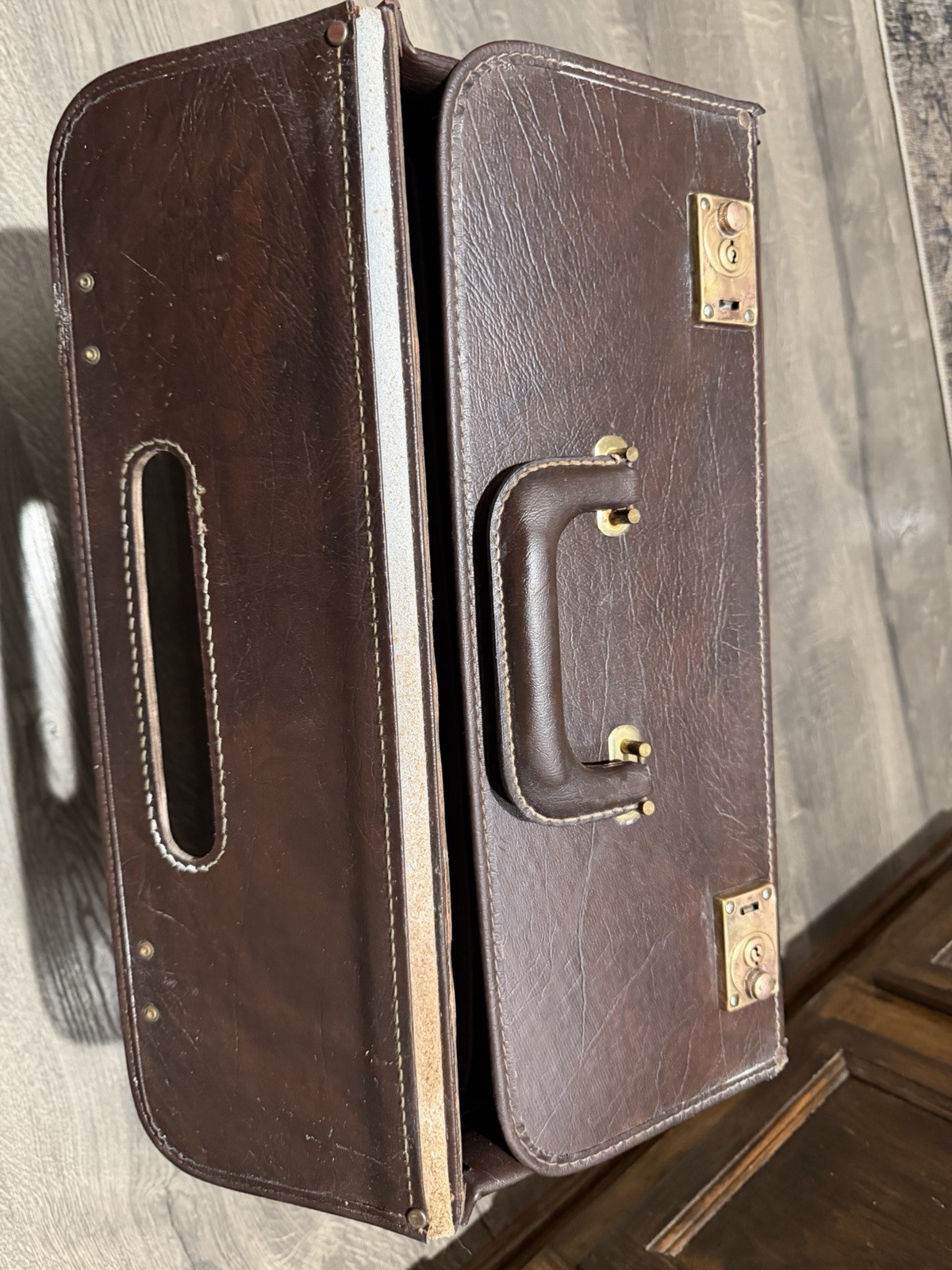 Vintage Softone Tufide Faux Leather Vinyl Coated Locking Carrying Case, No Key