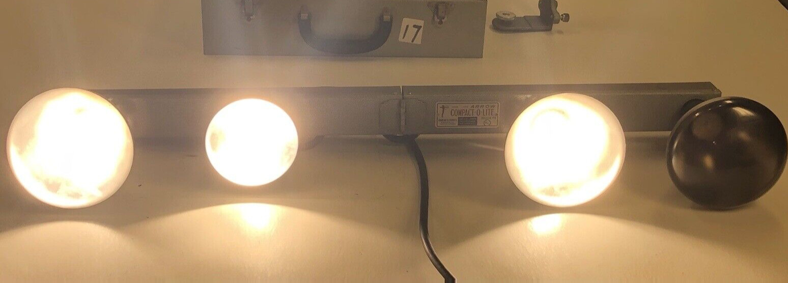 Vintage COMPACT-O-LITE Movie Photography Light Bar With Metal Case Working
