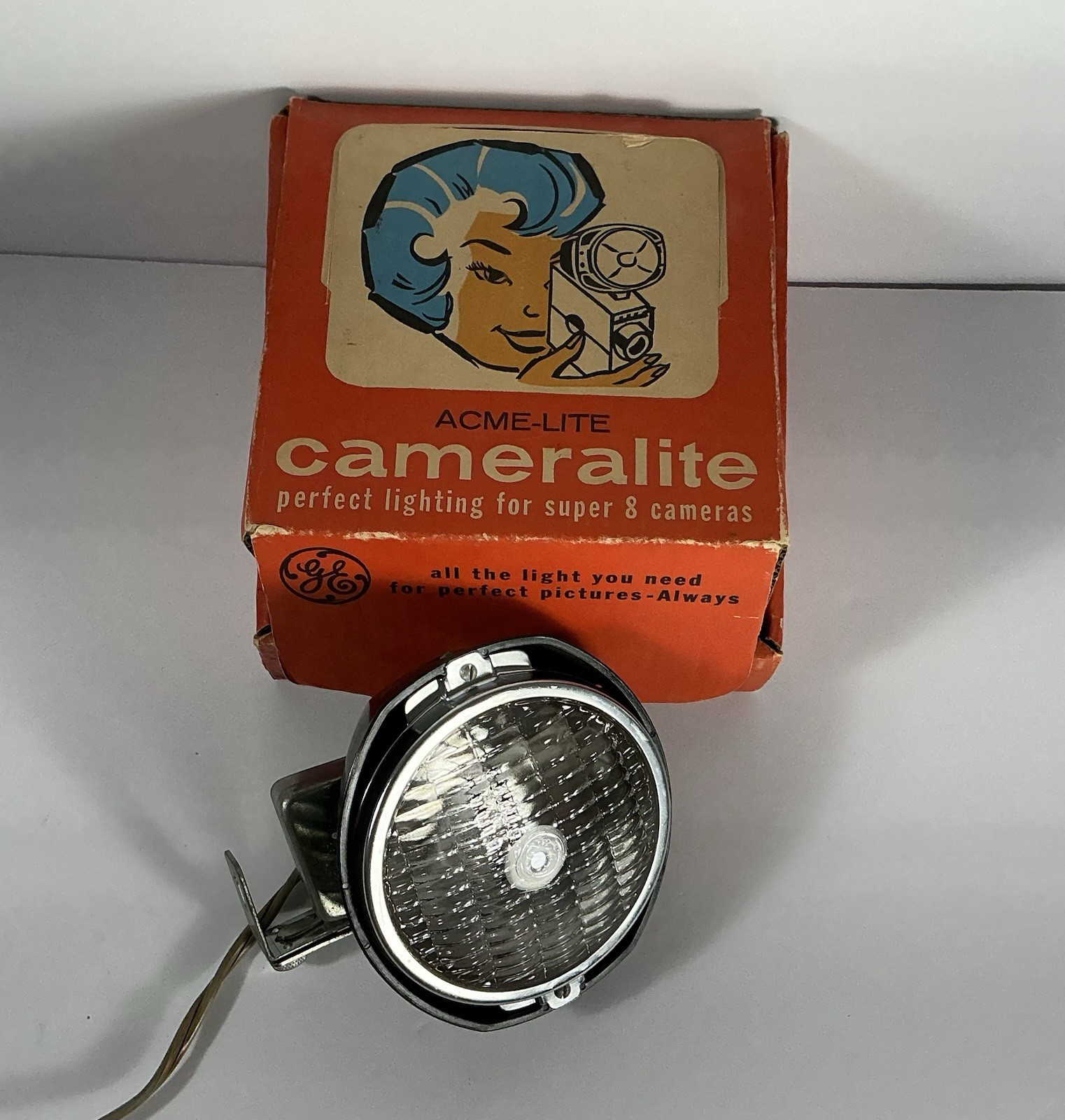 General Electric Acme-Lite Cameralite Model 70 for Super 8 Cameras (Tested)