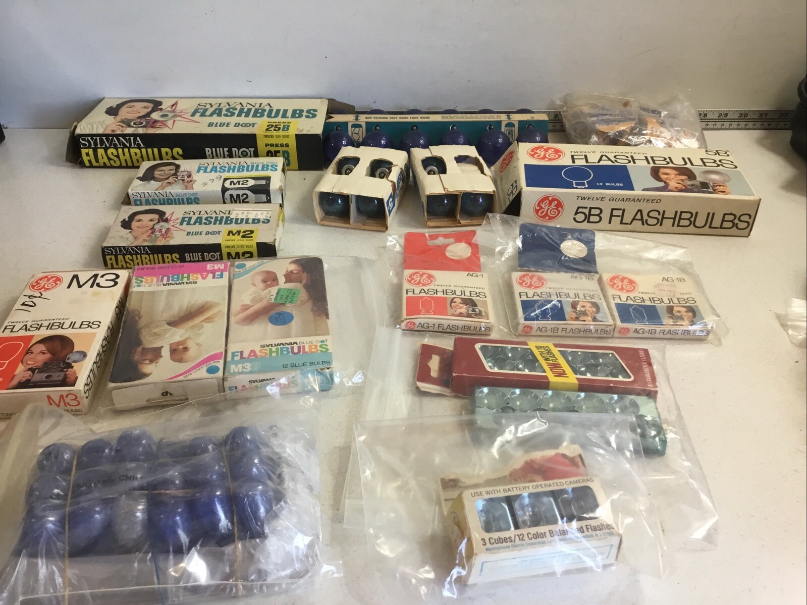 Vintage Camera Flash Bulbs Mix Sylvania 25B GE #5 5B AG-1 Blue Dot M2 M3 M3B M2B