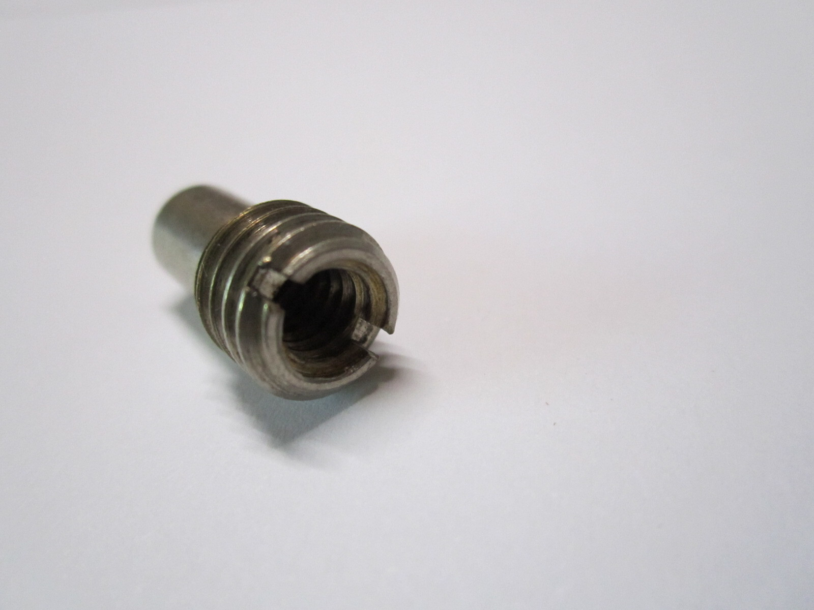 SWISS BOLEX 16MM MOVIE CAMERA ( TRIPOD MOUNT ADAPTER SCREW 3/8′–1/4″)
