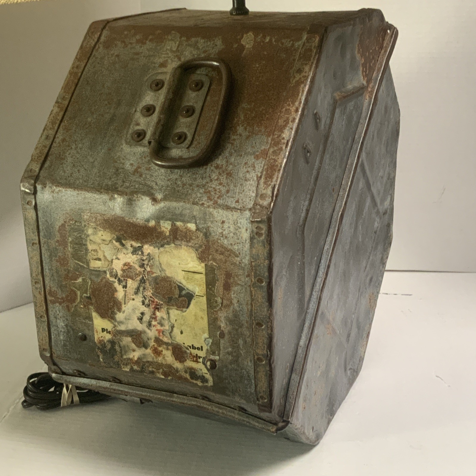 Vintage Allied Artists film transport Reel case 20th Century Lamp – Very Rare